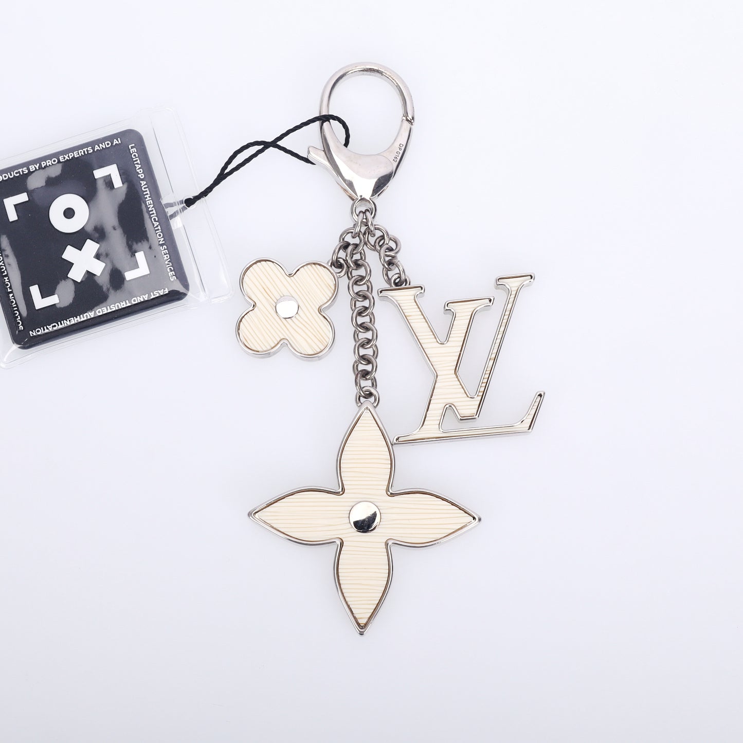 Pre-Owned Louis Vuitton Monogram Flower Silver Metal Bag Charm 12615515