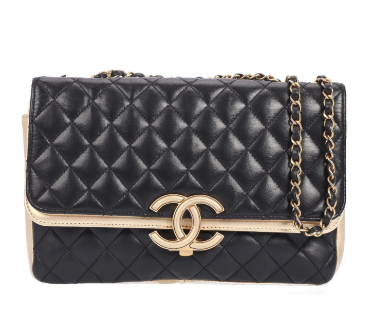 Pre-Owned Chanel Classic Flap Black Quilted Lambskin Shoulder Bag 64686178