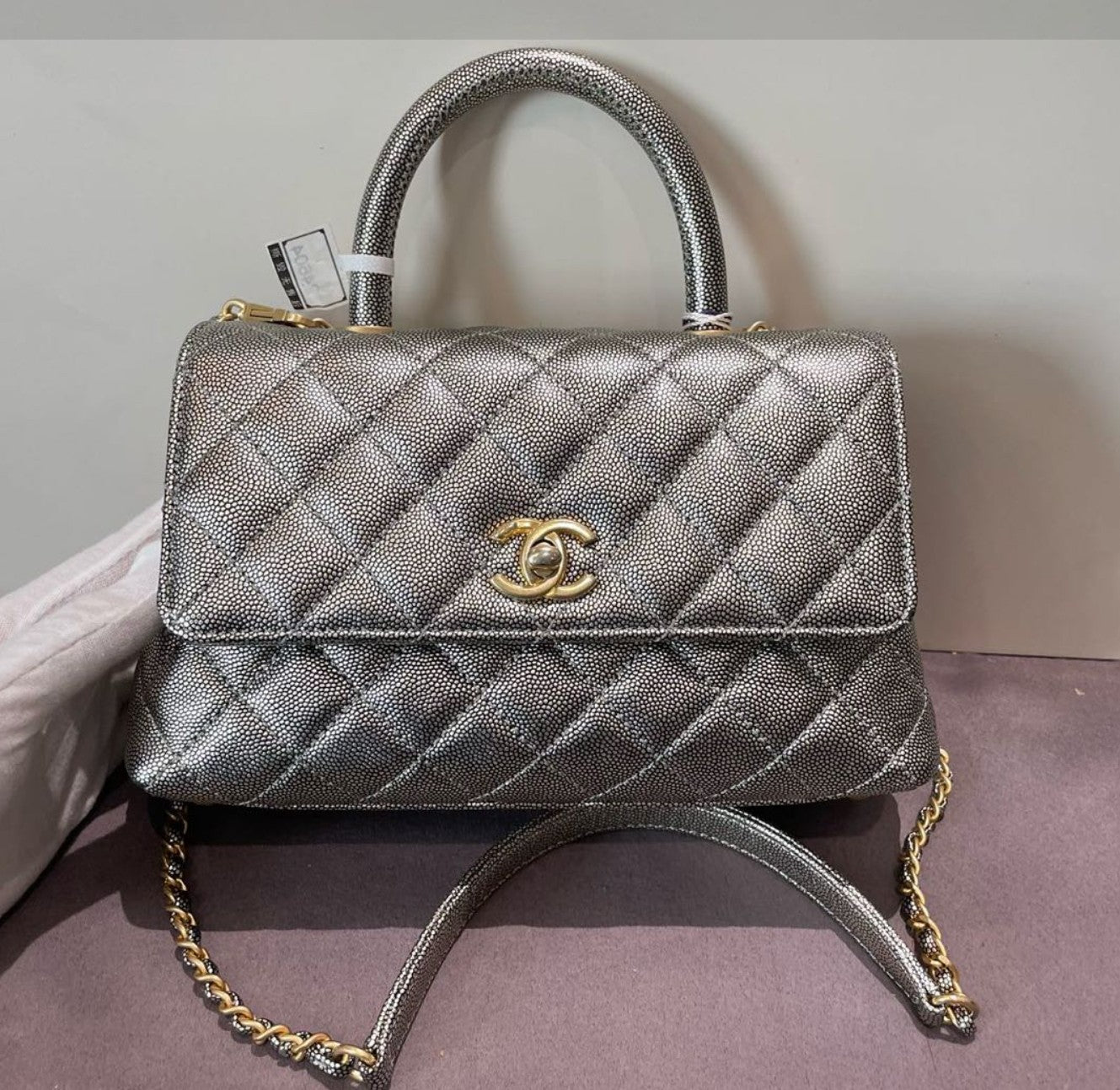 Pre-owned Chanel Coco handle small silver caviar 91962123
