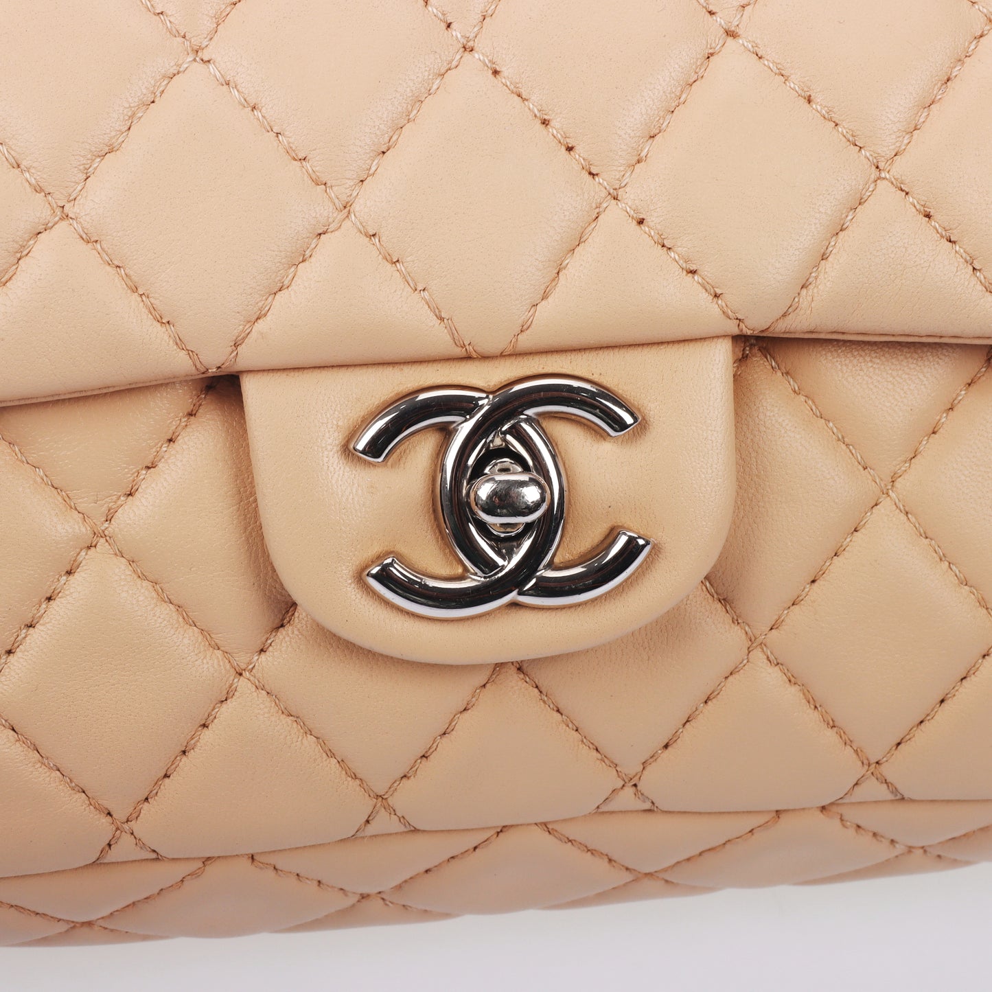 Pre-Owned Chanel Classic Flap Beige Leather Shoulder Bag 20754138
