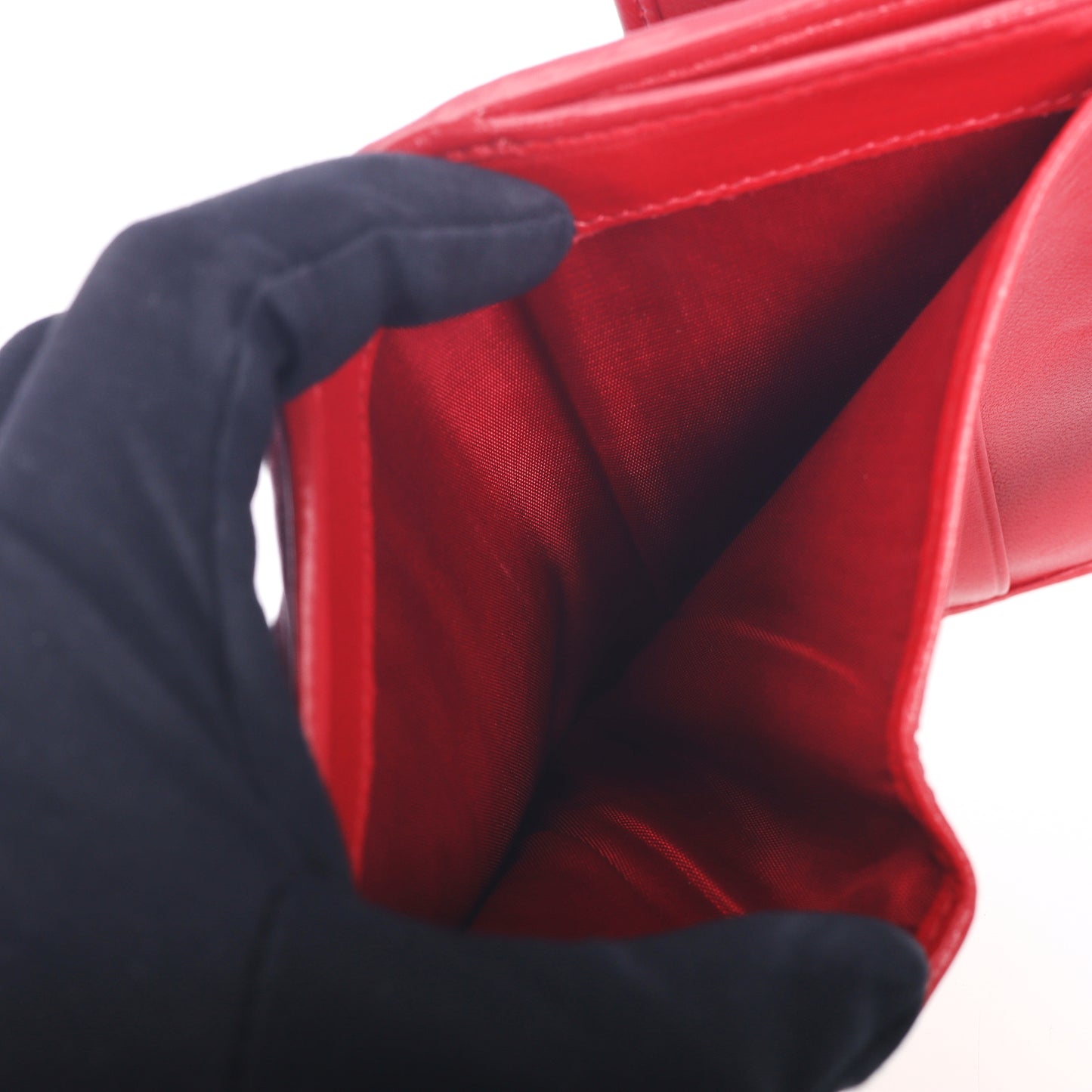 Pre-Owned Miu Miu Matelassé Red Lambskin Wallet 65907807