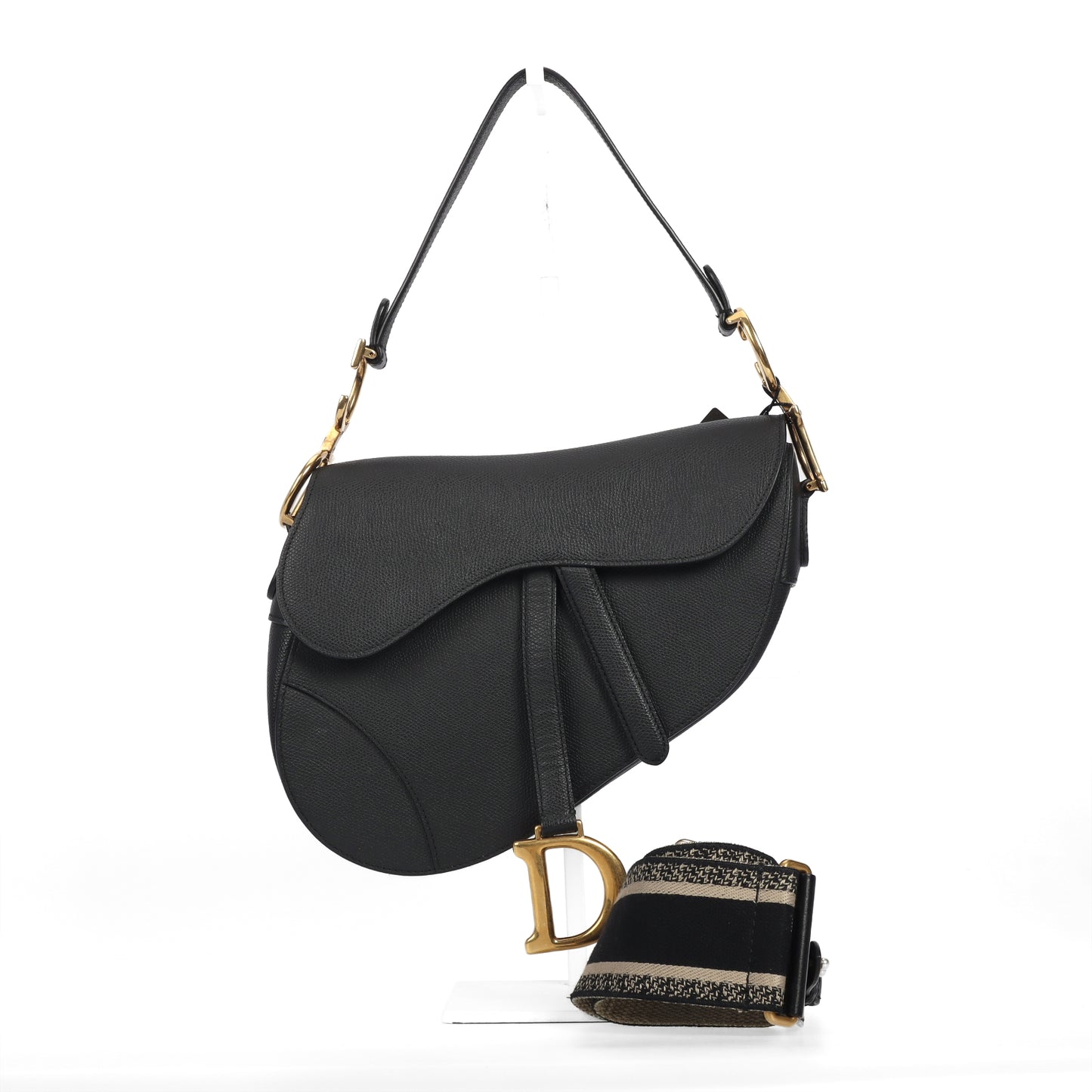 pre-owned dior saddle black calfskin crossbody bag 76536877
