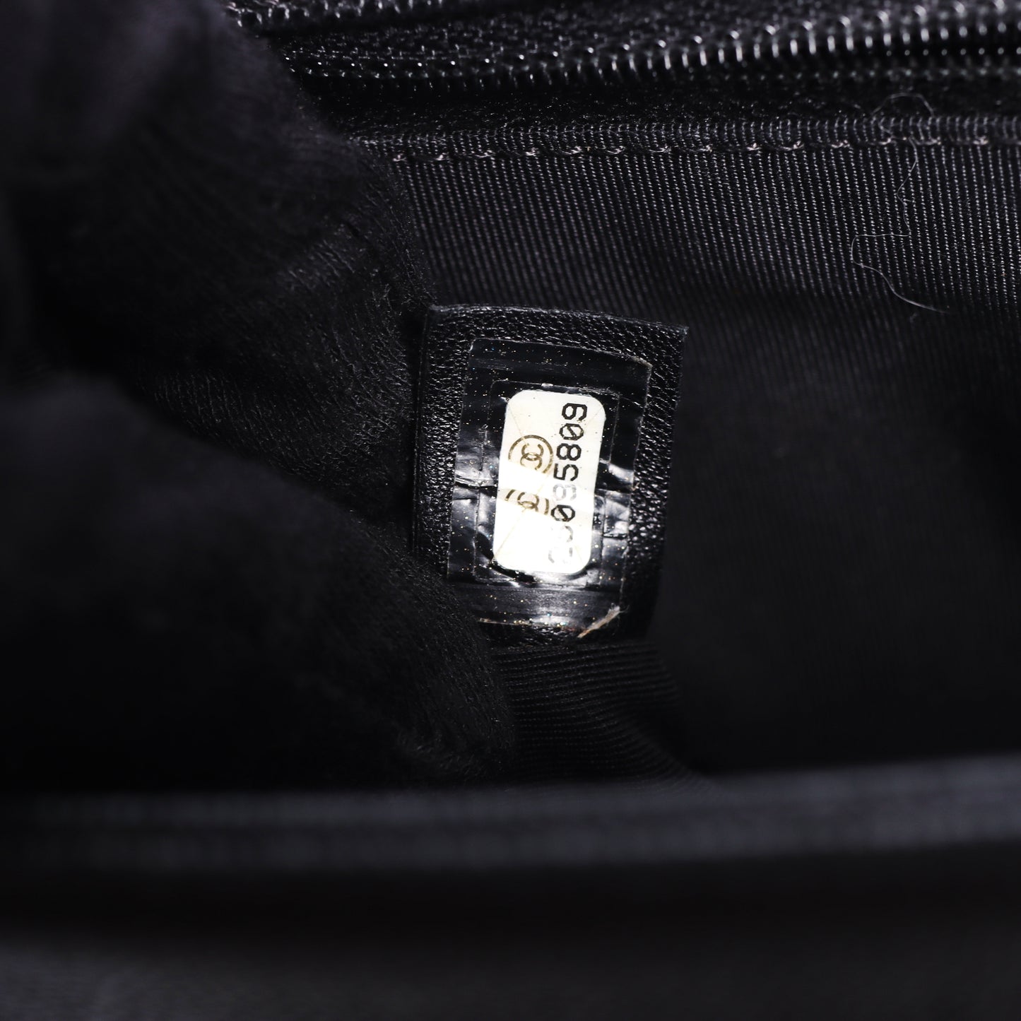 Pre-Owned Chanel Boy Medium Size Black Calfskin Shoulder Bag 77230908