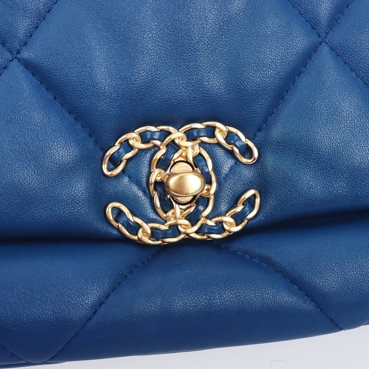 Pre-Owned Chanel 19 Blue Quilted Leather Shoulder Bag 91323708