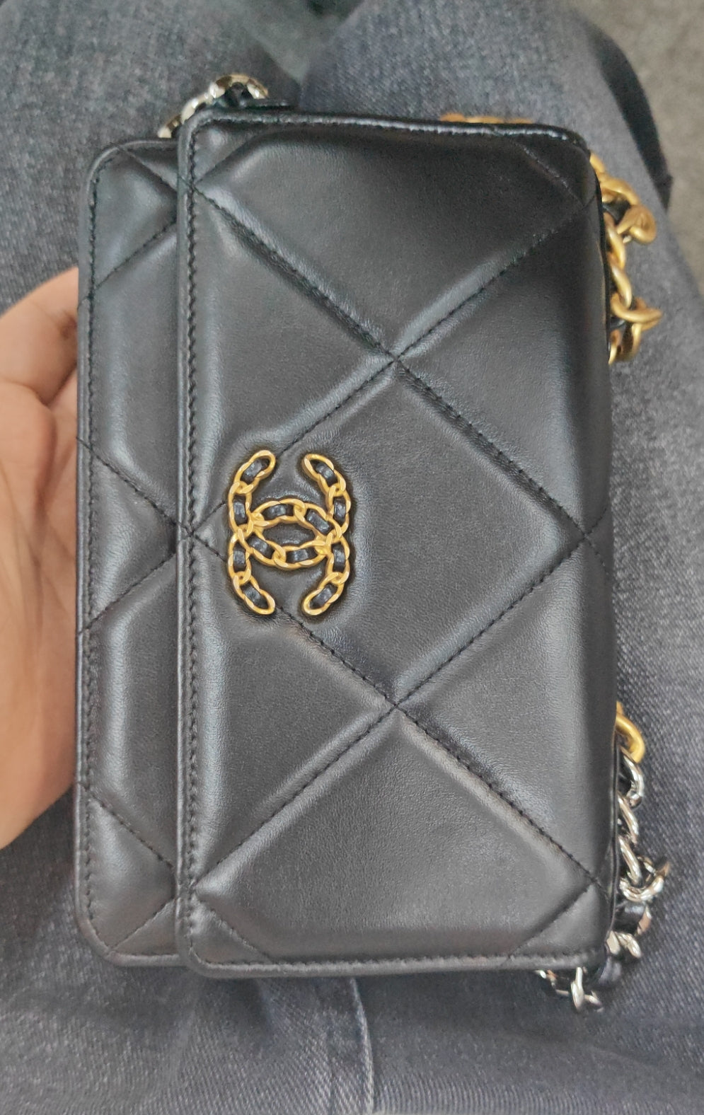 Pre-owned Chanel 19 black and gold woc 58628263