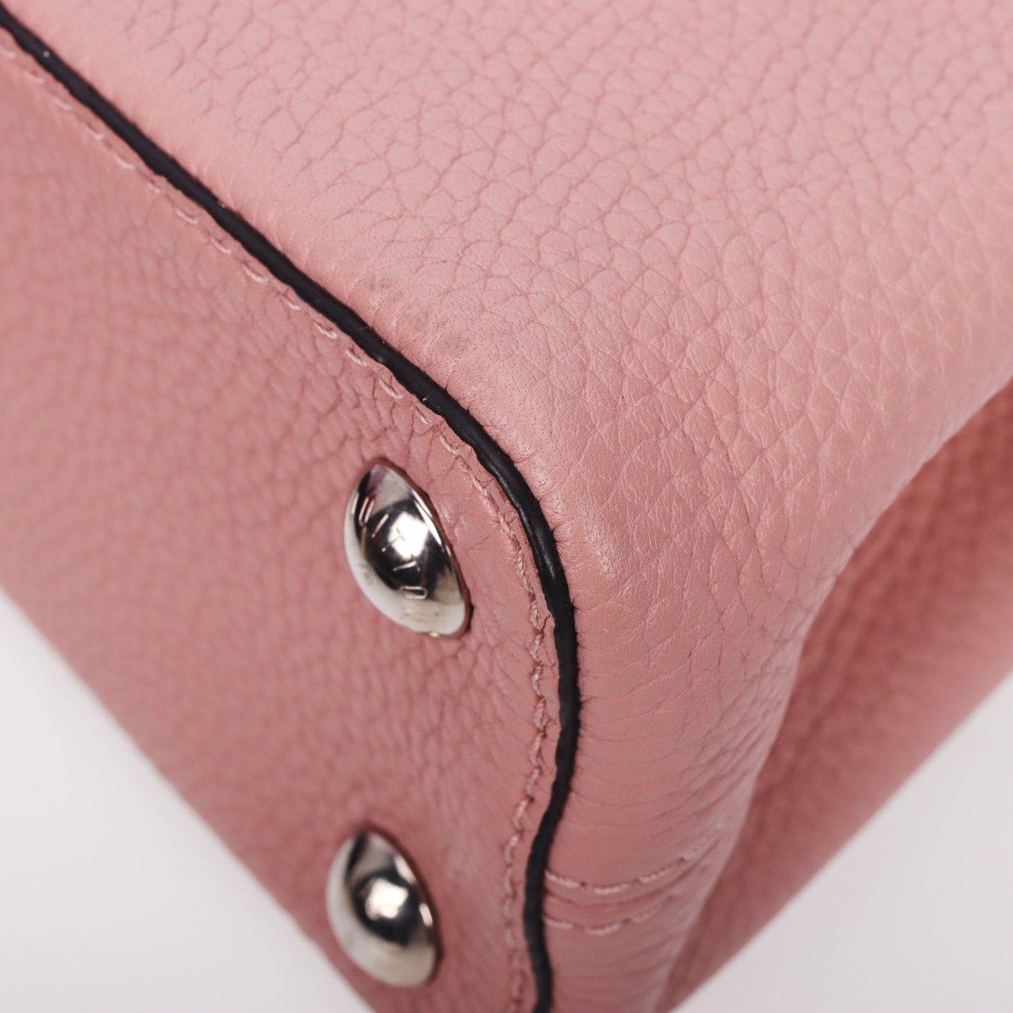 Pre-Owned Louis Vuitton Capucines MM Pink Grained Calfskin Shoulder Bag 12045525