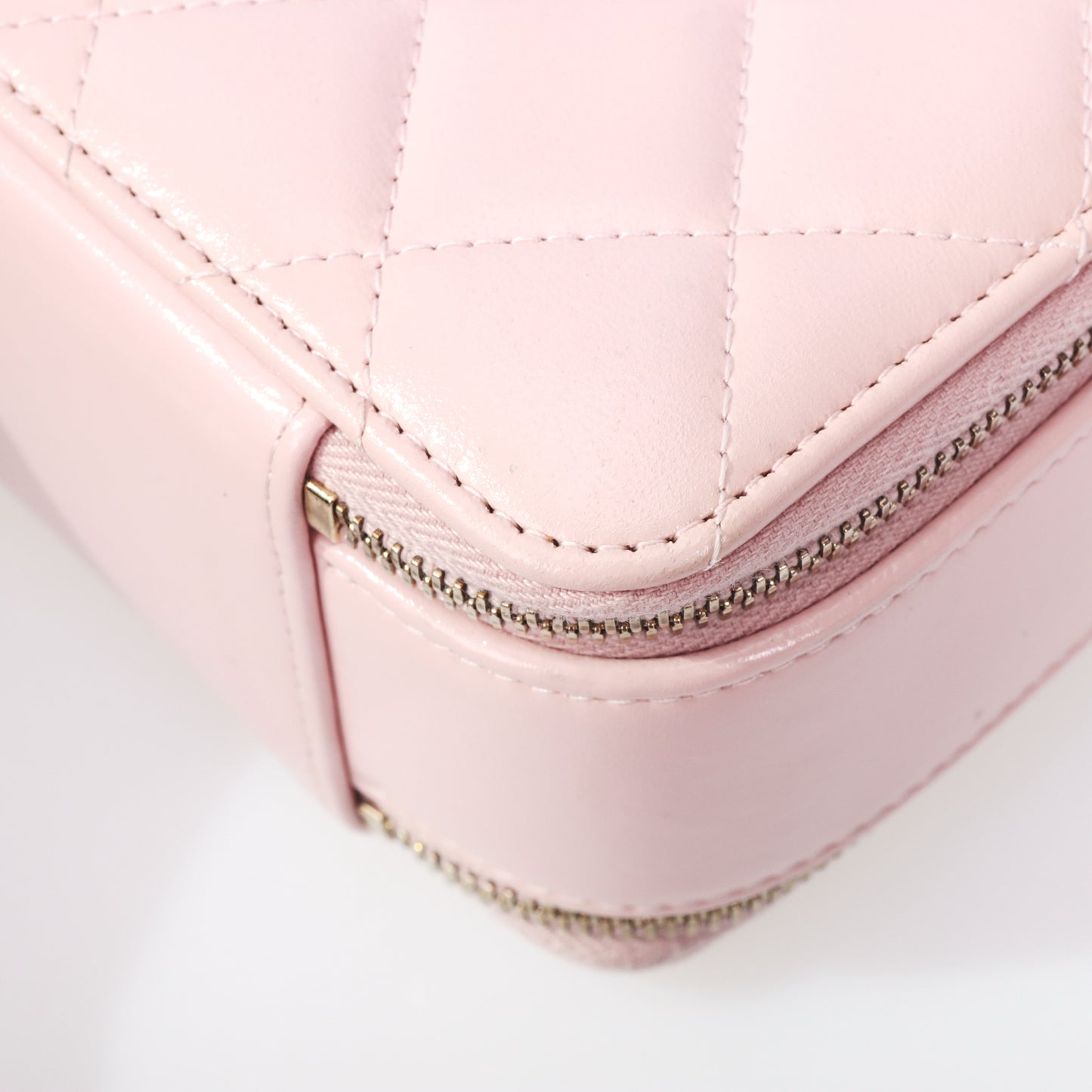 Pre-Owned Chanel Vanity Case Pink Quilted Lambskin Leather Crossbody Bag 12307553 c