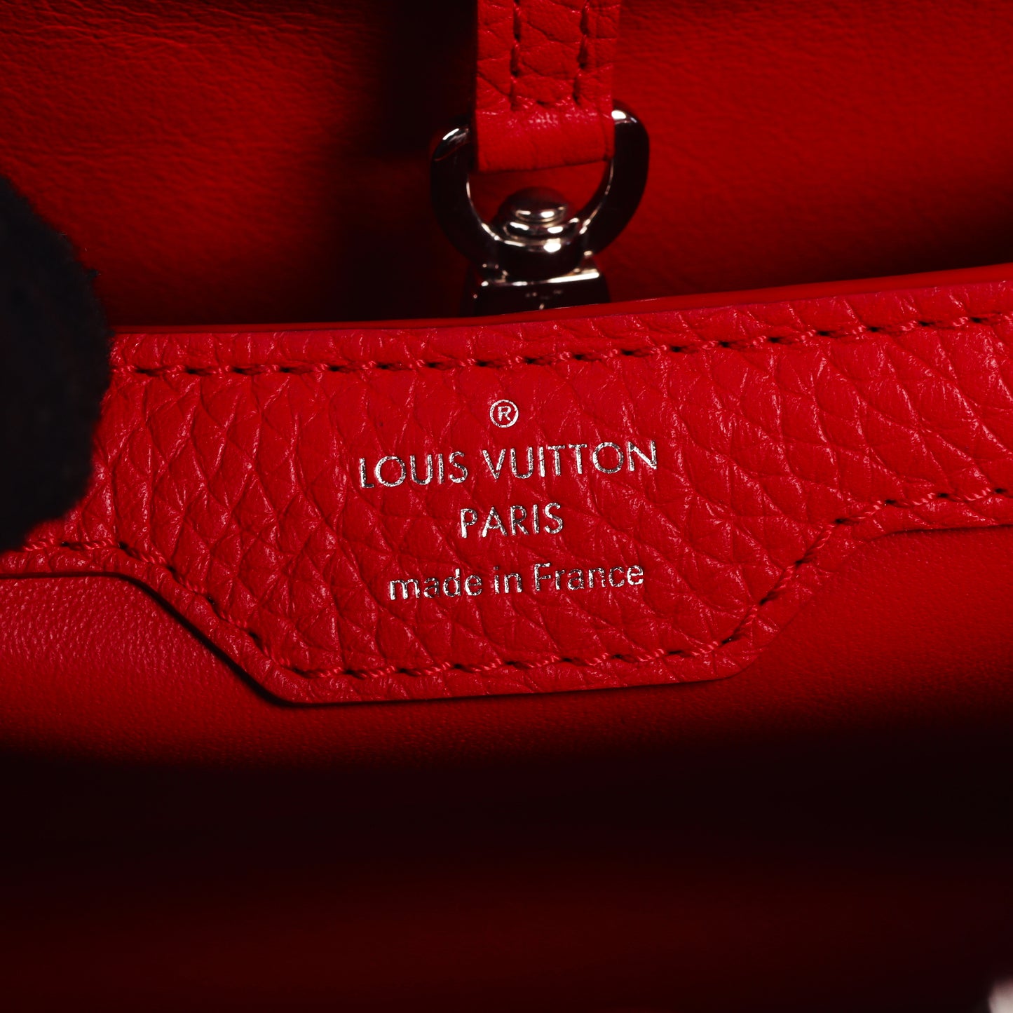 Pre-Owned Louis Vuitton Capucines Red Calfskin Shoulder Bag 16146361