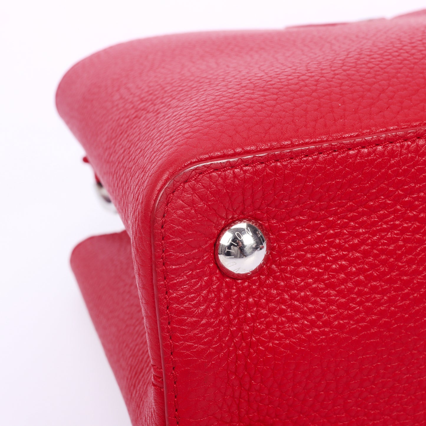 Pre-Owned Louis Vuitton Capucines Red Calfskin Shoulder Bag 16146361