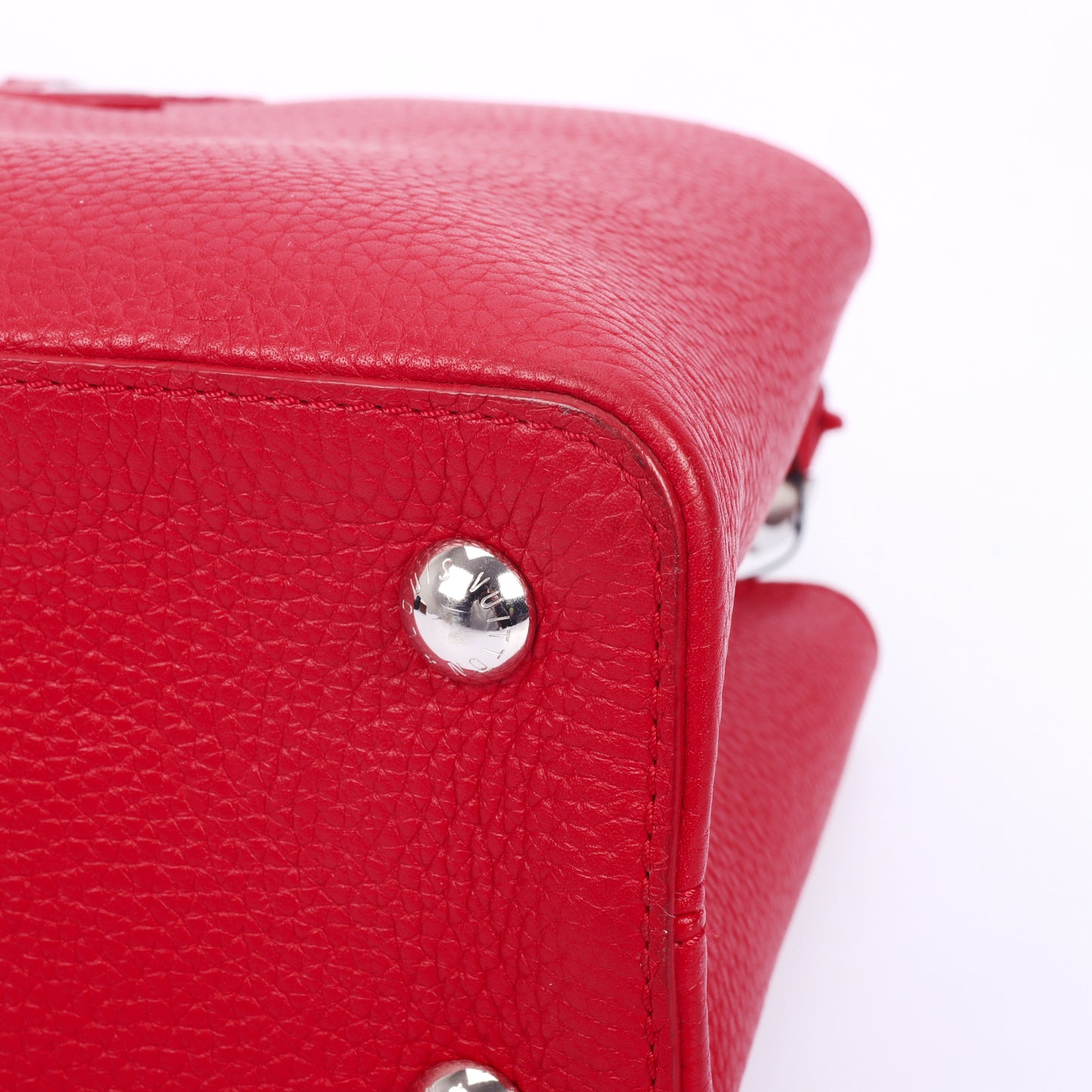 Pre-Owned Louis Vuitton Capucines Red Calfskin Shoulder Bag 16146361