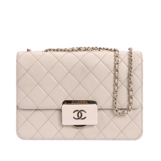 Pre-owned CHANEL Leather Shoulder Bags White 98129564