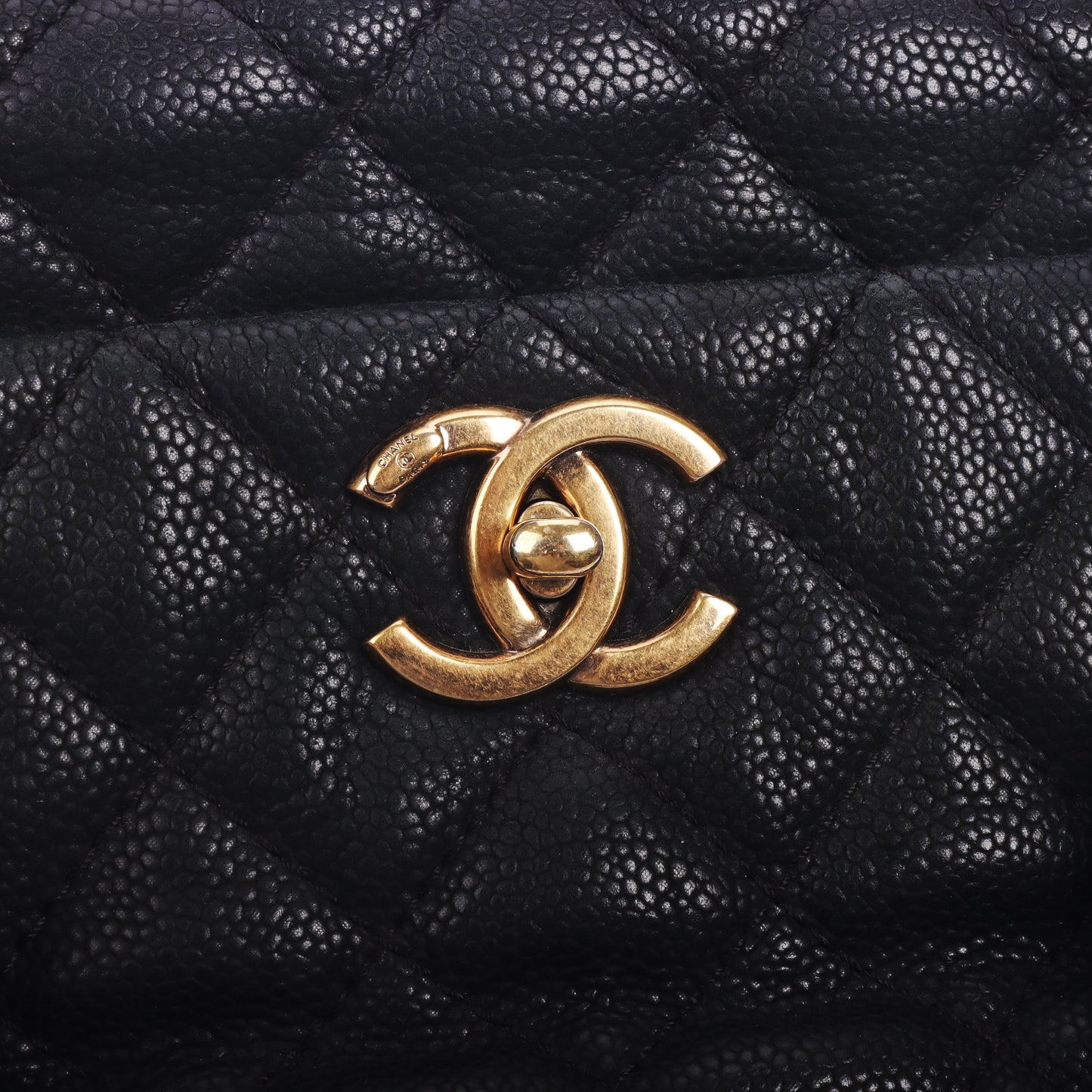 Pre-Owned Chanel Black Quilted Caviar Calfskin Leather Top Handle Bag 18344034 zg