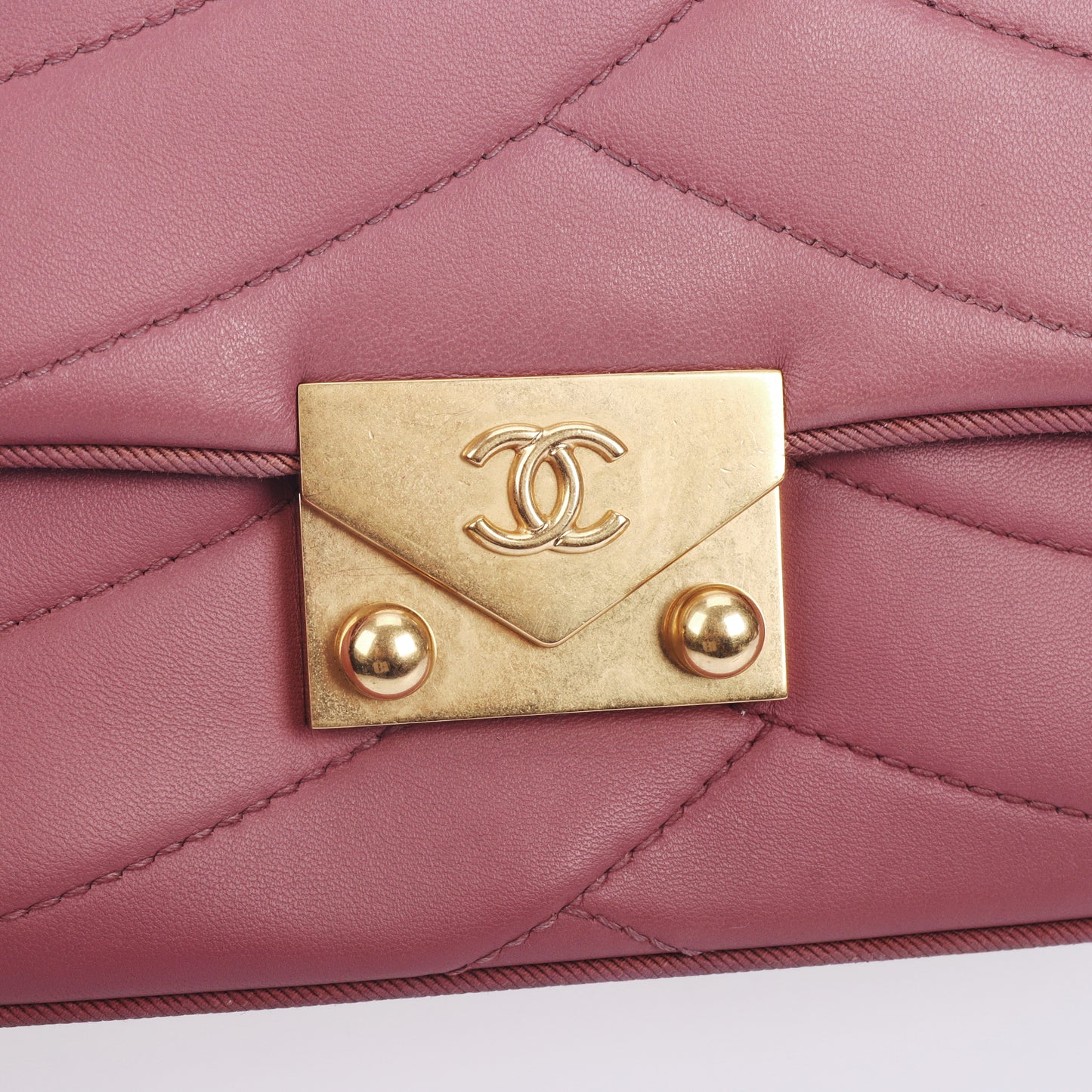 Pre-Owned Chanel Pagoda Flap Mauve Calfskin Shoulder Bag 18450128  yj