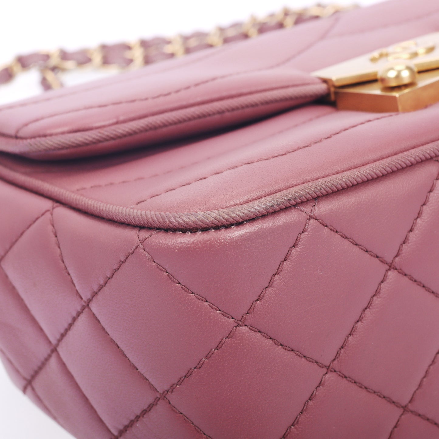 Pre-Owned Chanel Pagoda Flap Mauve Calfskin Shoulder Bag 18450128  yj