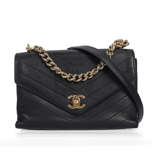 Pre-Owned Chanel Black Chevron Calfskin Crossbody Bag 18883936