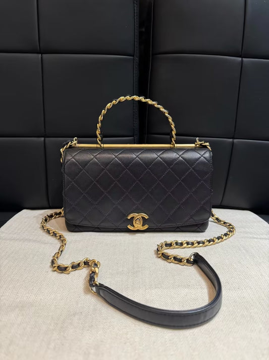 Pre-Owned Chanel coco handle black lambskin crossbody bag 31537493