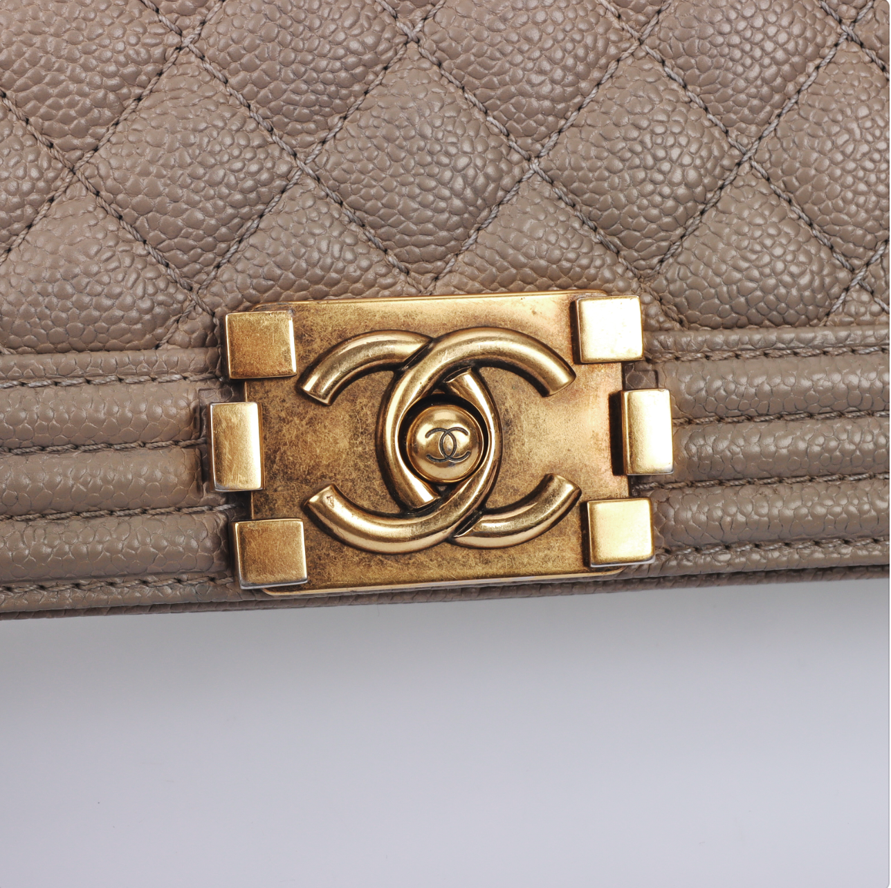 Pre-owned chanel taupe medium leboy 76868319