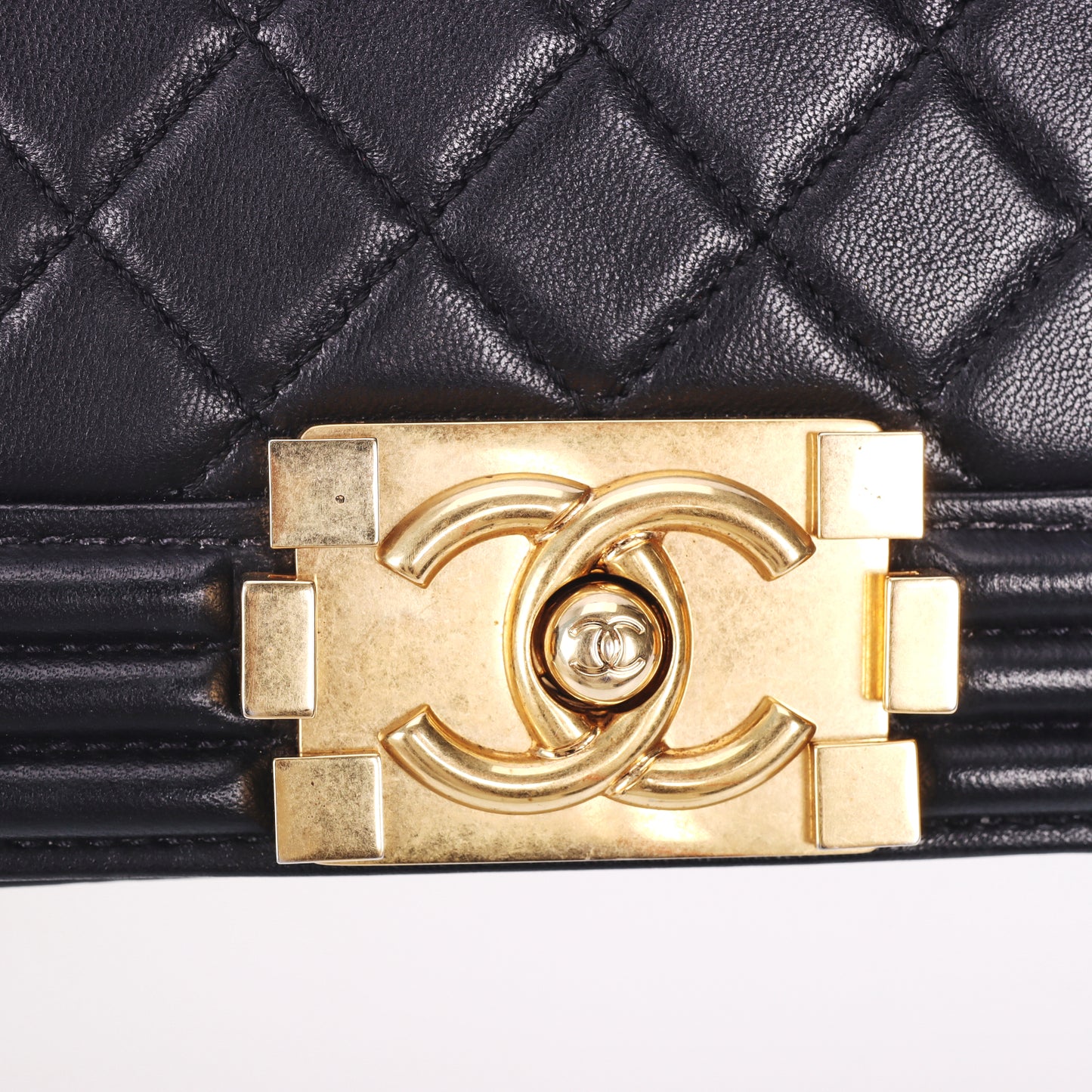 Pre-Owned Chanel Le Boy Small Size Black Quilted Lambskin Leather Shoulder Bag 23770502