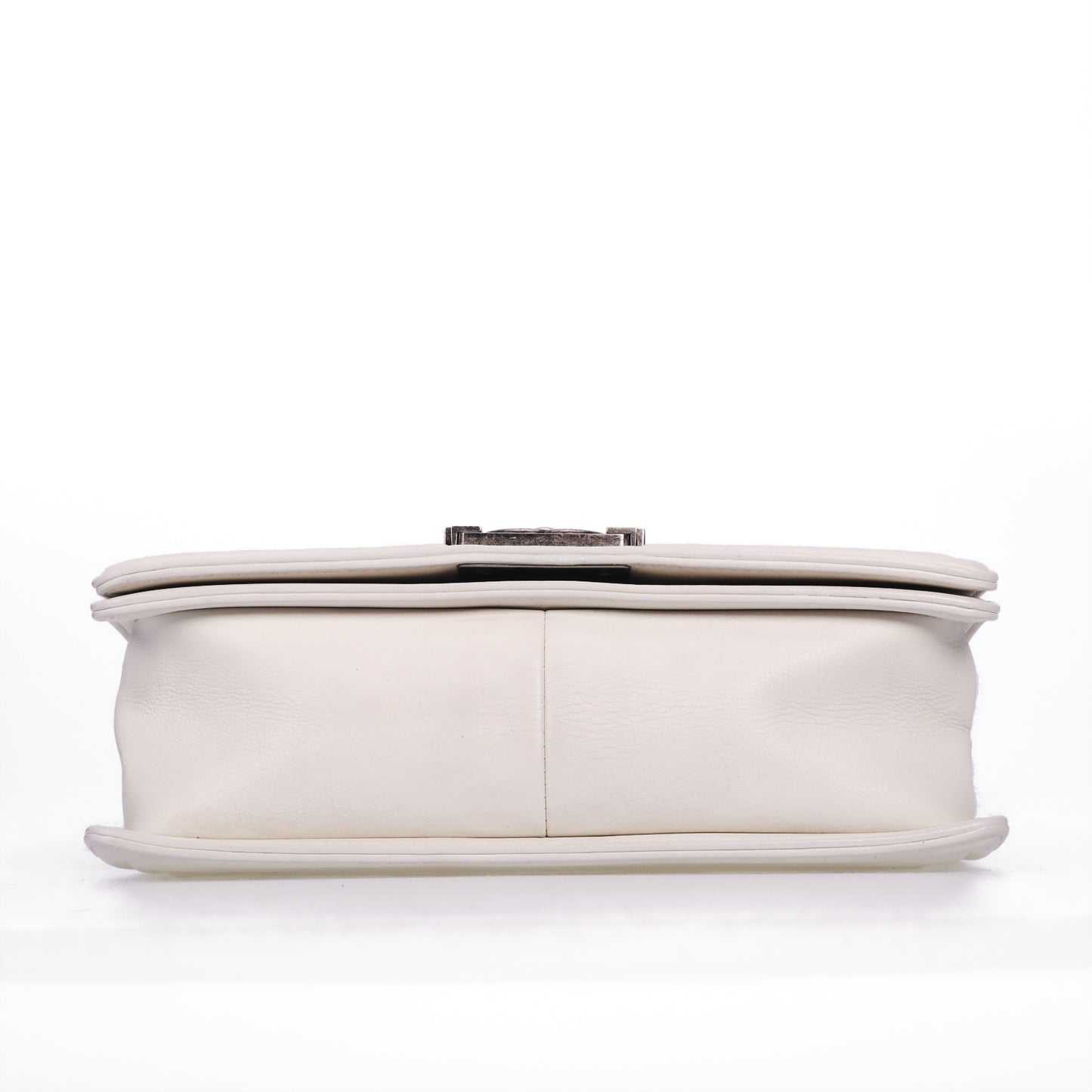 Pre-Owned Chanel Boy White Quilted Calfskin Shoulder Bag 26030700