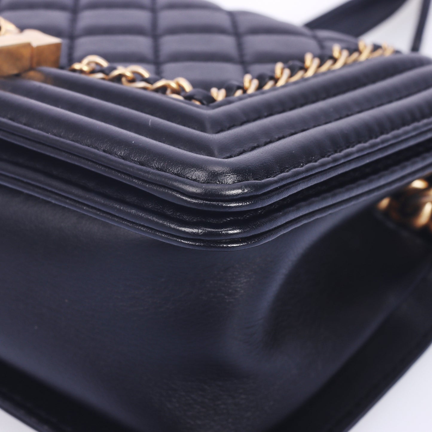 Pre-Owned Chanel BOY Black Calfskin Crossbody Bag 26457590