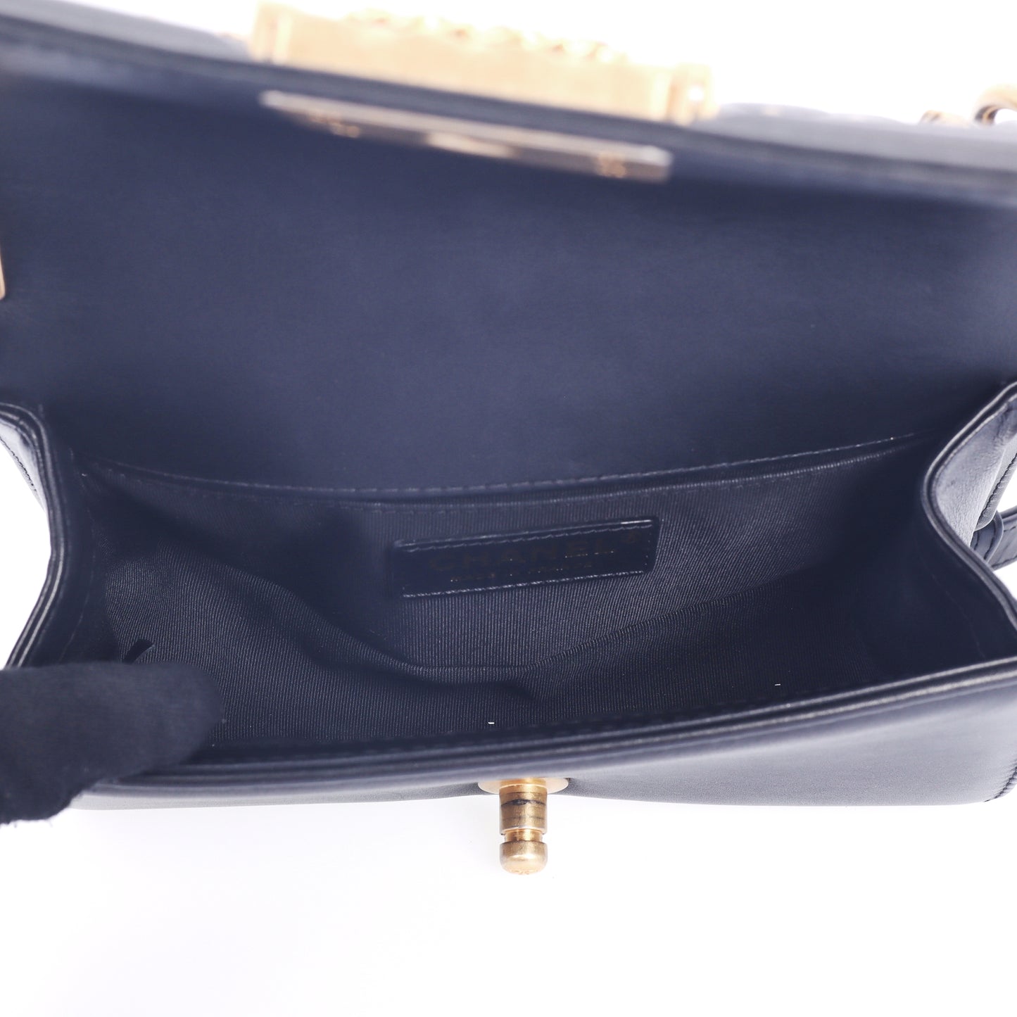 Pre-Owned Chanel BOY Black Calfskin Crossbody Bag 26457590