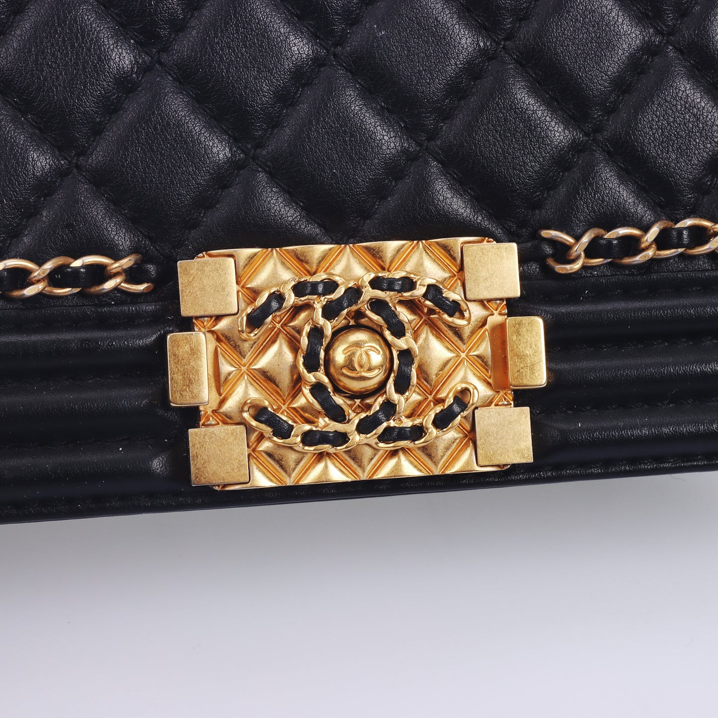 Pre-Owned Chanel BOY Black Calfskin Crossbody Bag 26457590