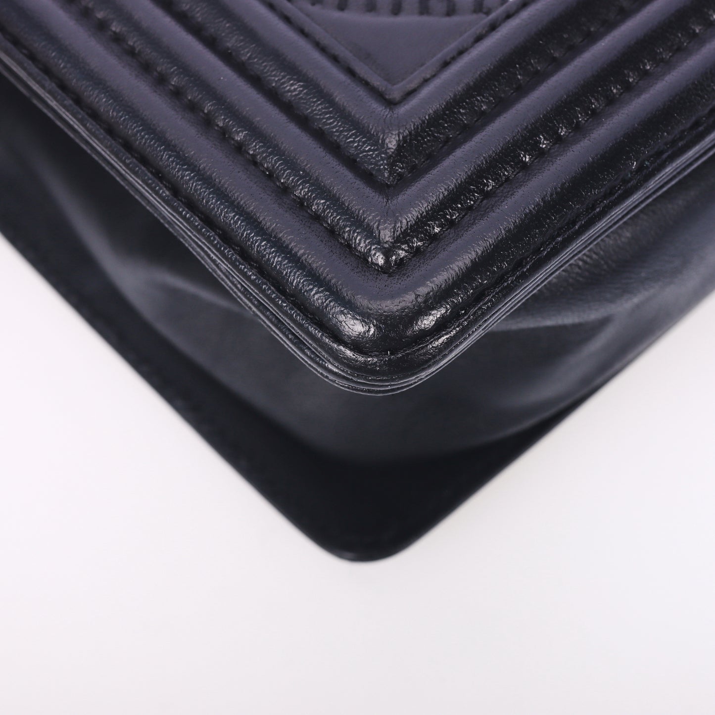 Pre-Owned Chanel Le Boy Black Chevron Quilted Calfskin Leather Shoulder Bag 27218387 c