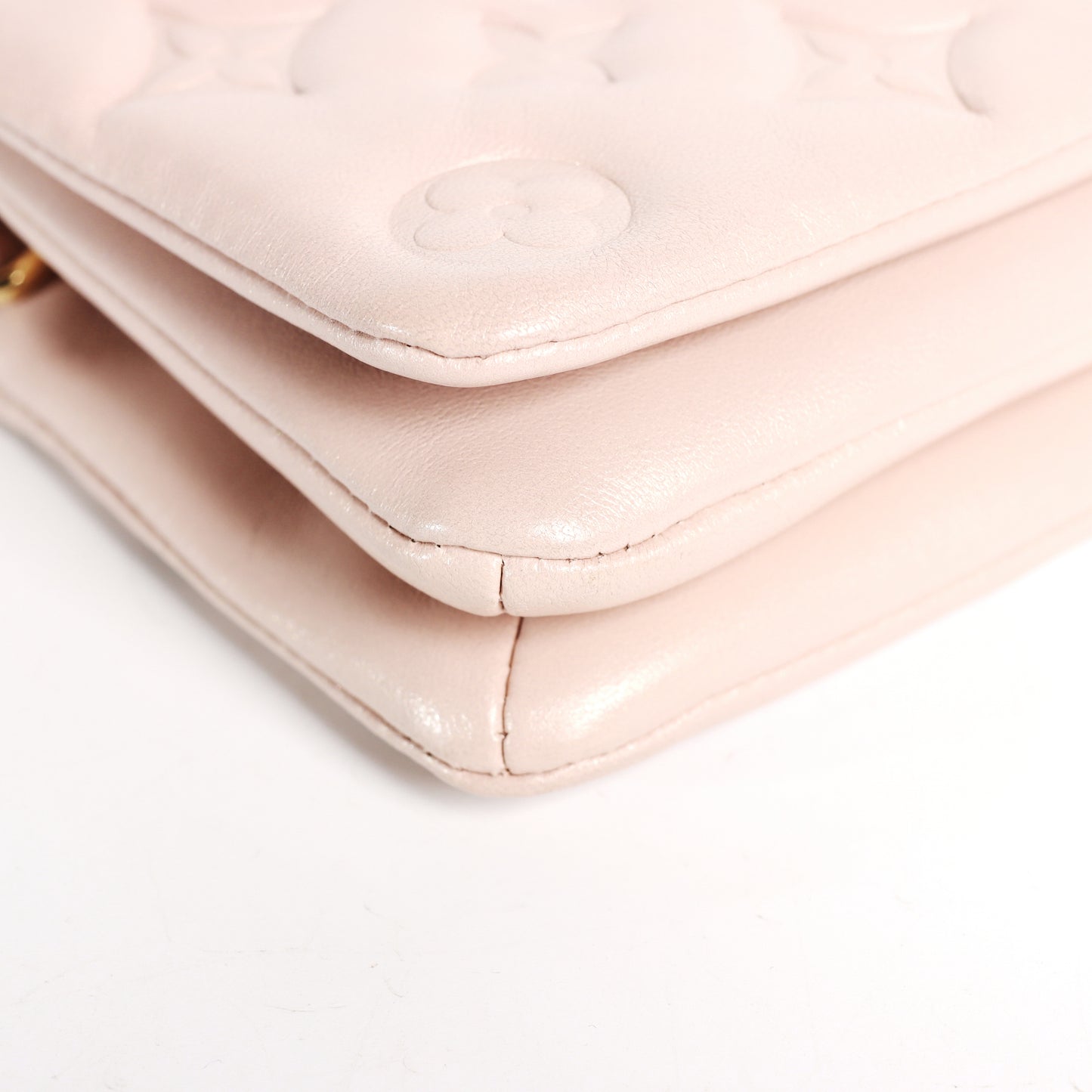 Pre-Owned Louis Vuitton  Pochette Pink Lambskin Crossbody Bag 30815614