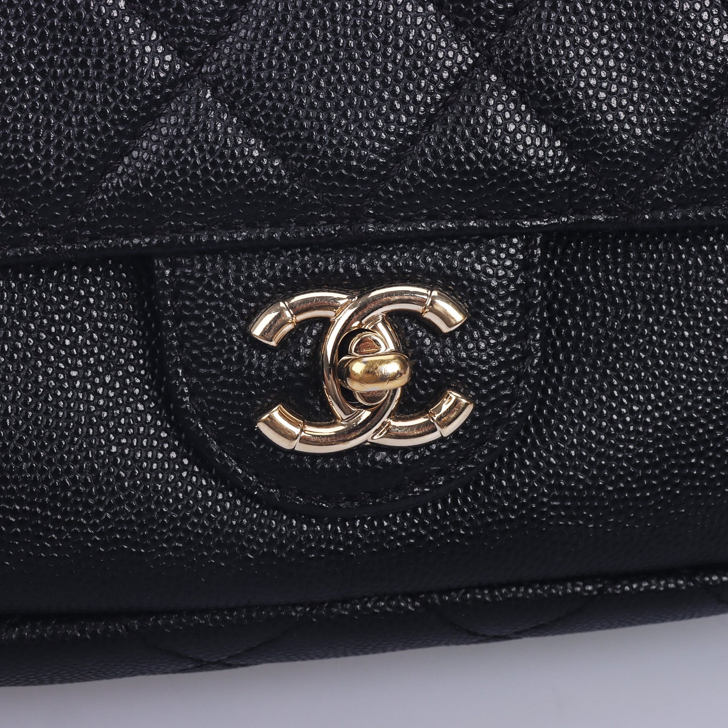 Pre-Owned Chanel Black Quilted Caviar Leather Crossbody Bag 34529873 c