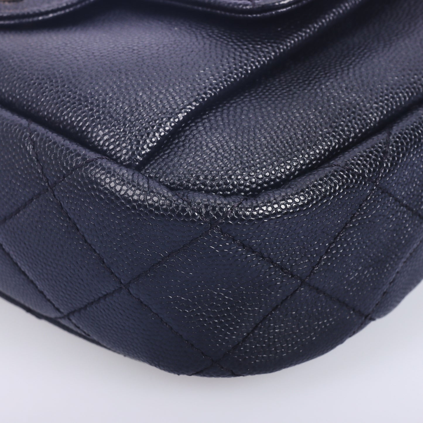 Pre-Owned Chanel Black Quilted Caviar Leather Crossbody Bag 34529873 c