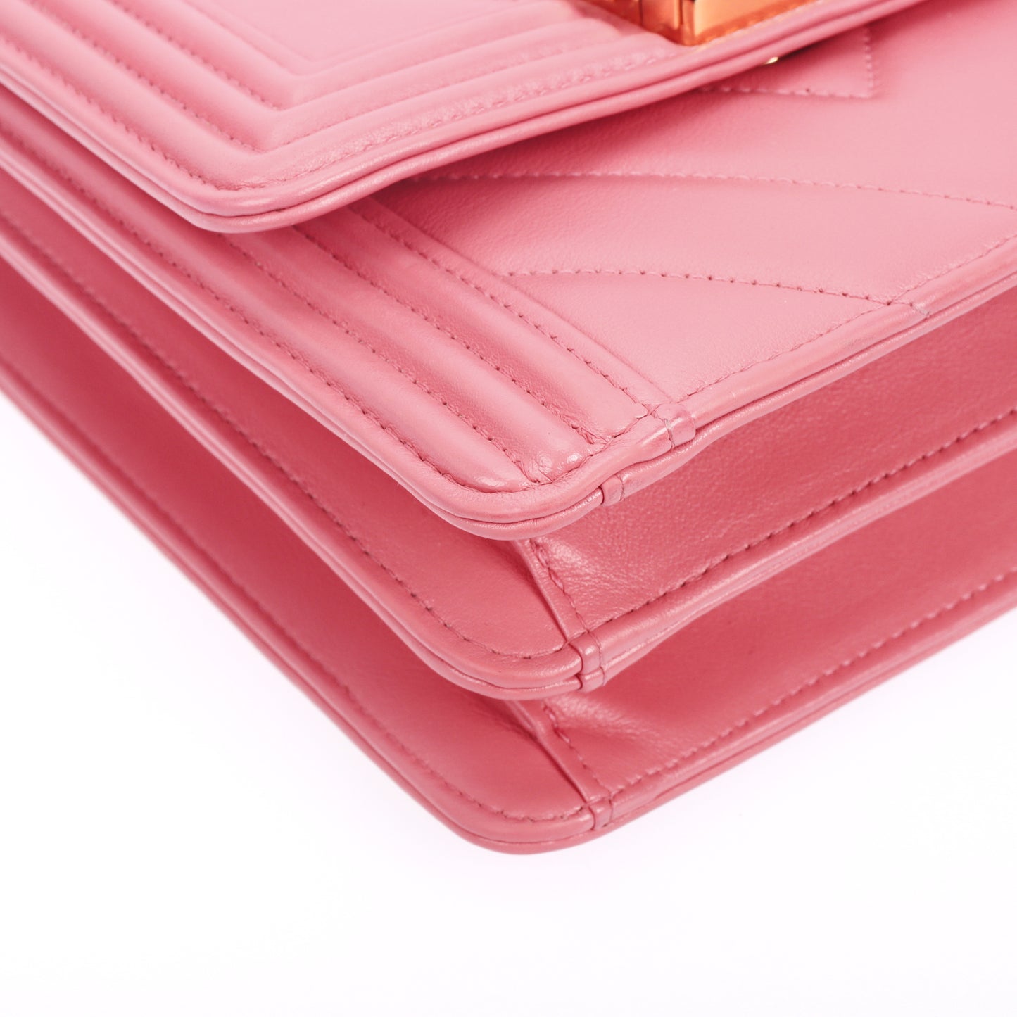 Pre-Owned Chanel Boy Pink Quilted Lambskin Crossbody Bag 34653875