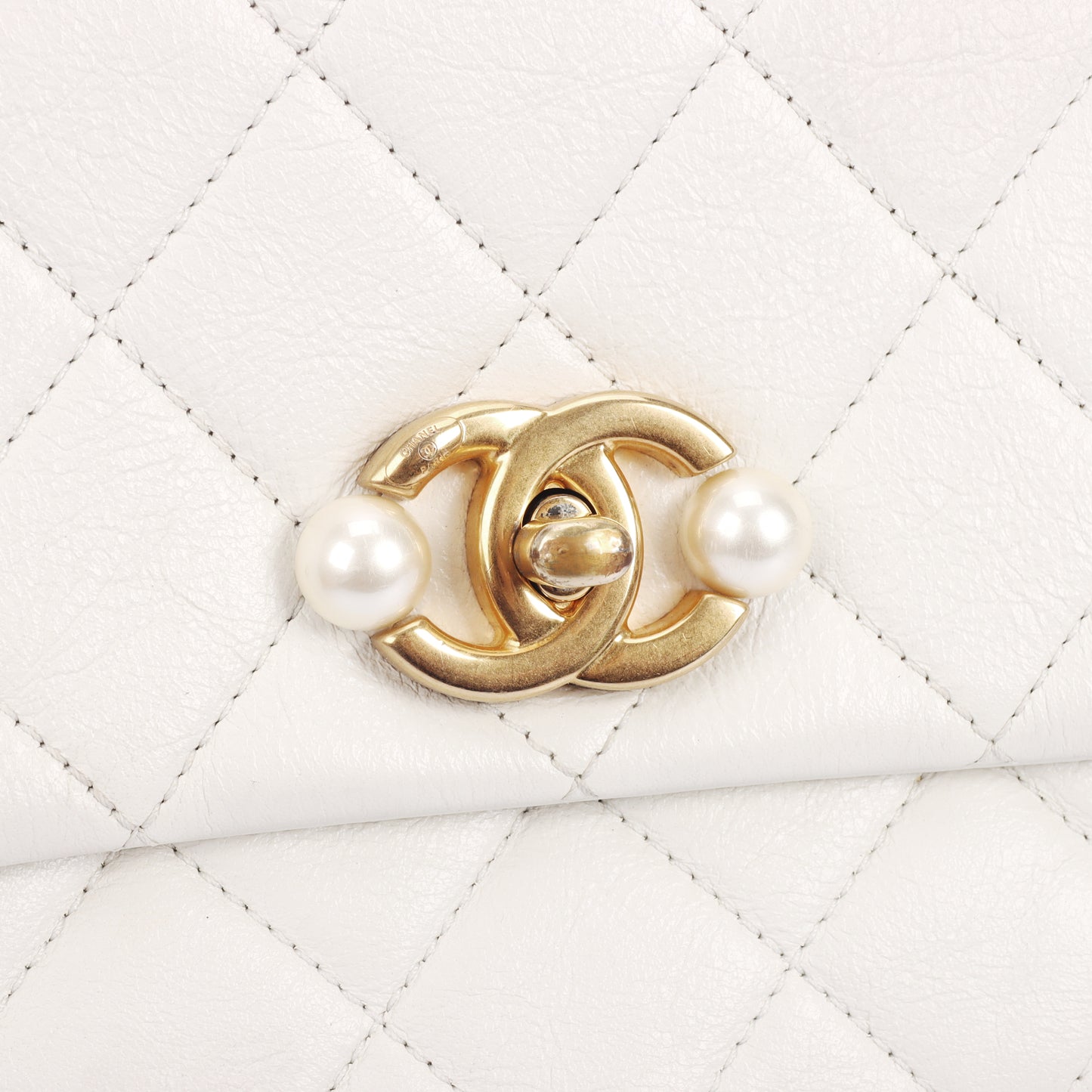 Pre-Owned Chanel CC Mini Size White Calfskin Shoulder Bag  34782866 JMLY