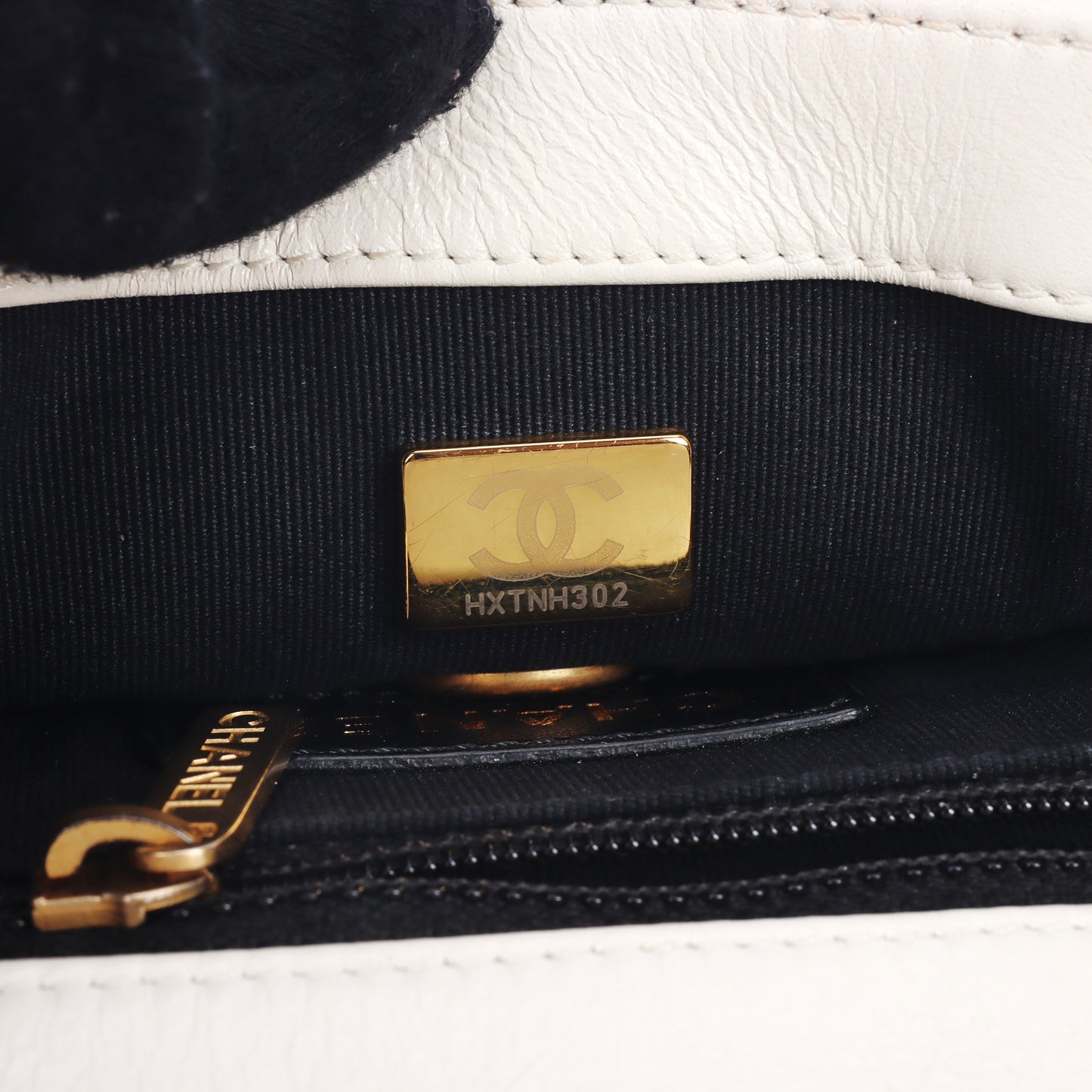 Pre-Owned Chanel CC Mini Size White Calfskin Shoulder Bag  34782866 JMLY