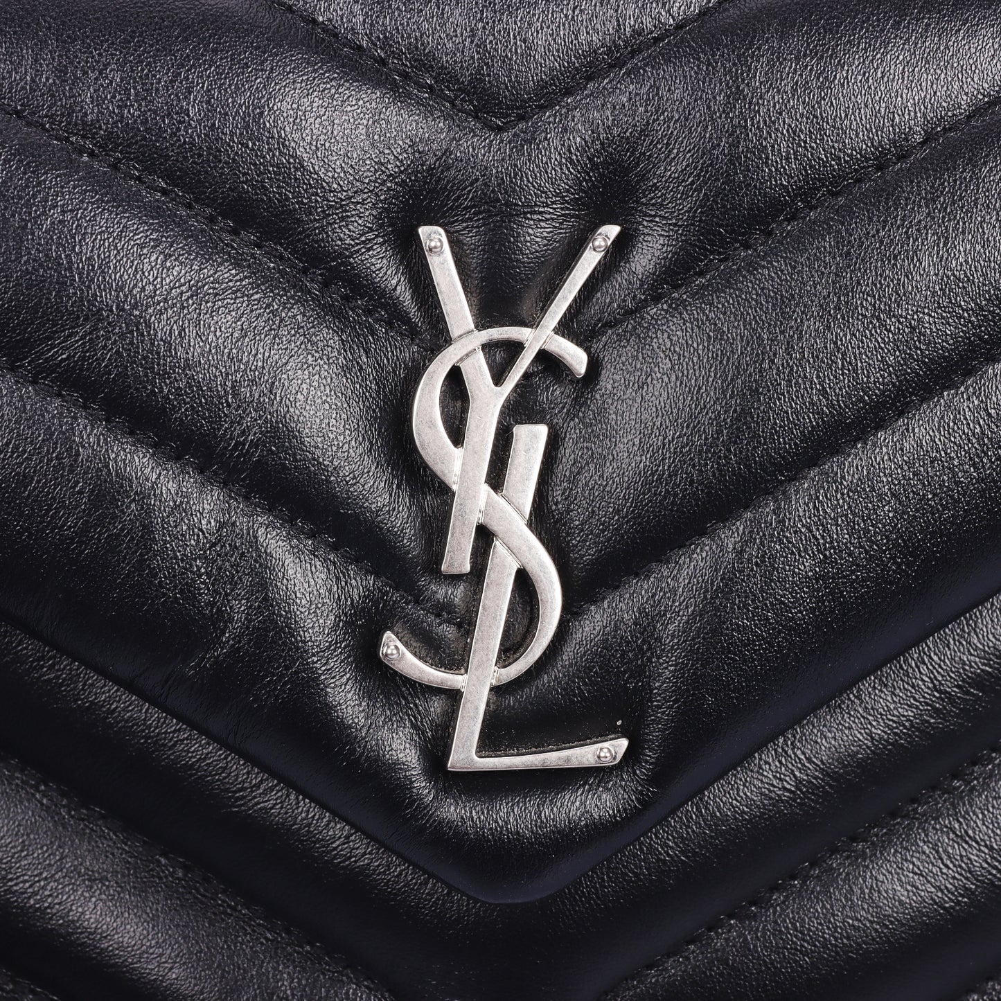 Pre-Owned Saint Laurent Loulou Black Calfskin Shoulder Bag 35387704