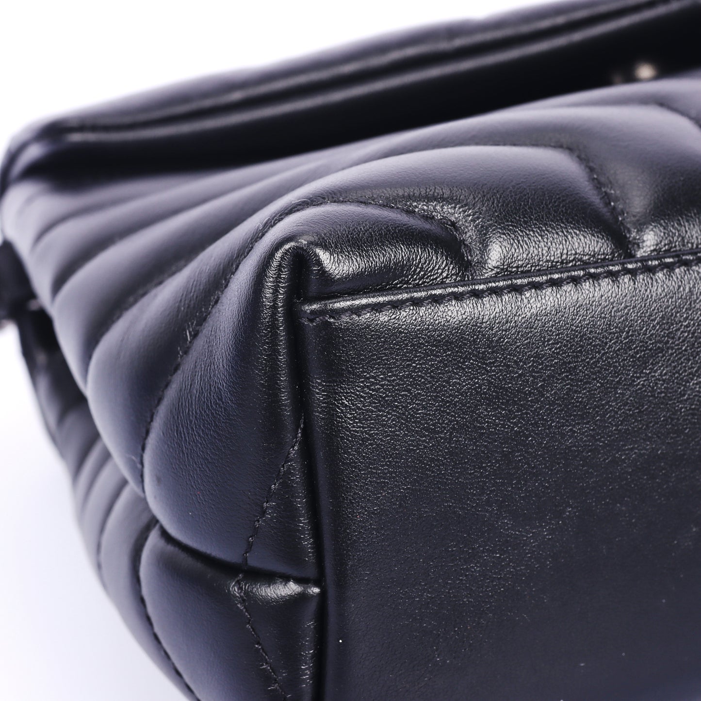 Pre-Owned Saint Laurent Loulou Black Calfskin Shoulder Bag 35387704