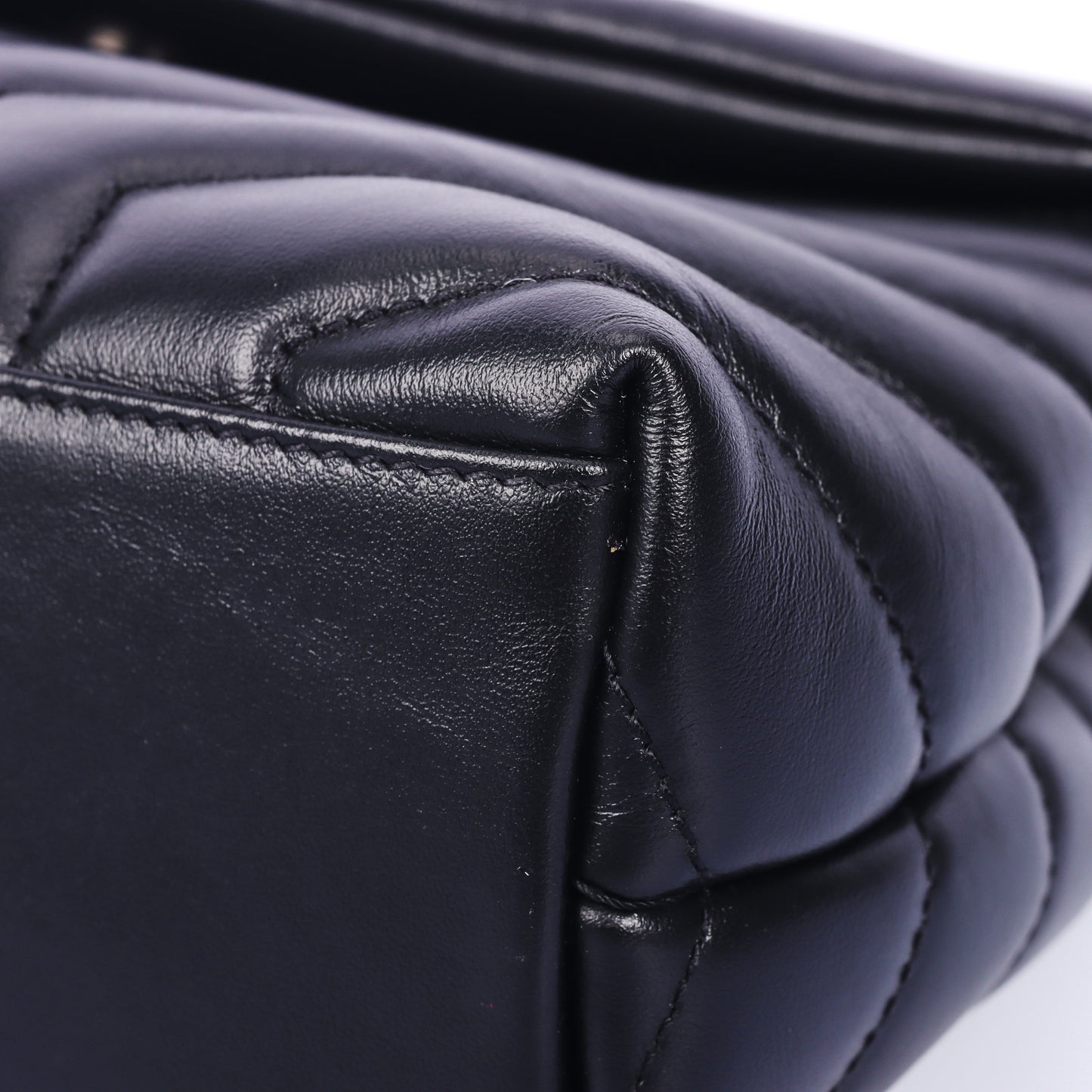 Pre-Owned Saint Laurent Loulou Black Calfskin Shoulder Bag 35387704