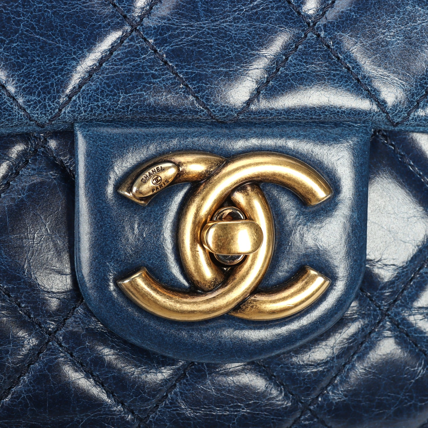 Pre-Owned Chanel Blue Calfskin Leather Shoulder Bag 36402860
