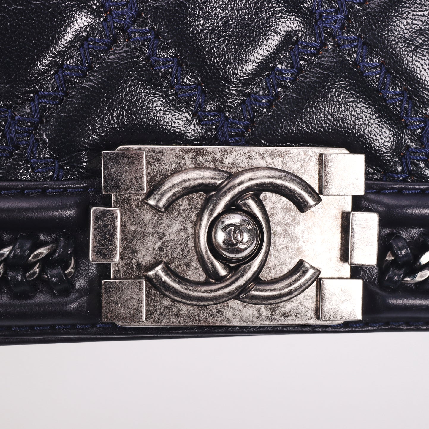 Pre-Owned Chanel Le Boy Medium Blue Quilted Patent Calfskin Leather Shoulder Bag 39273734