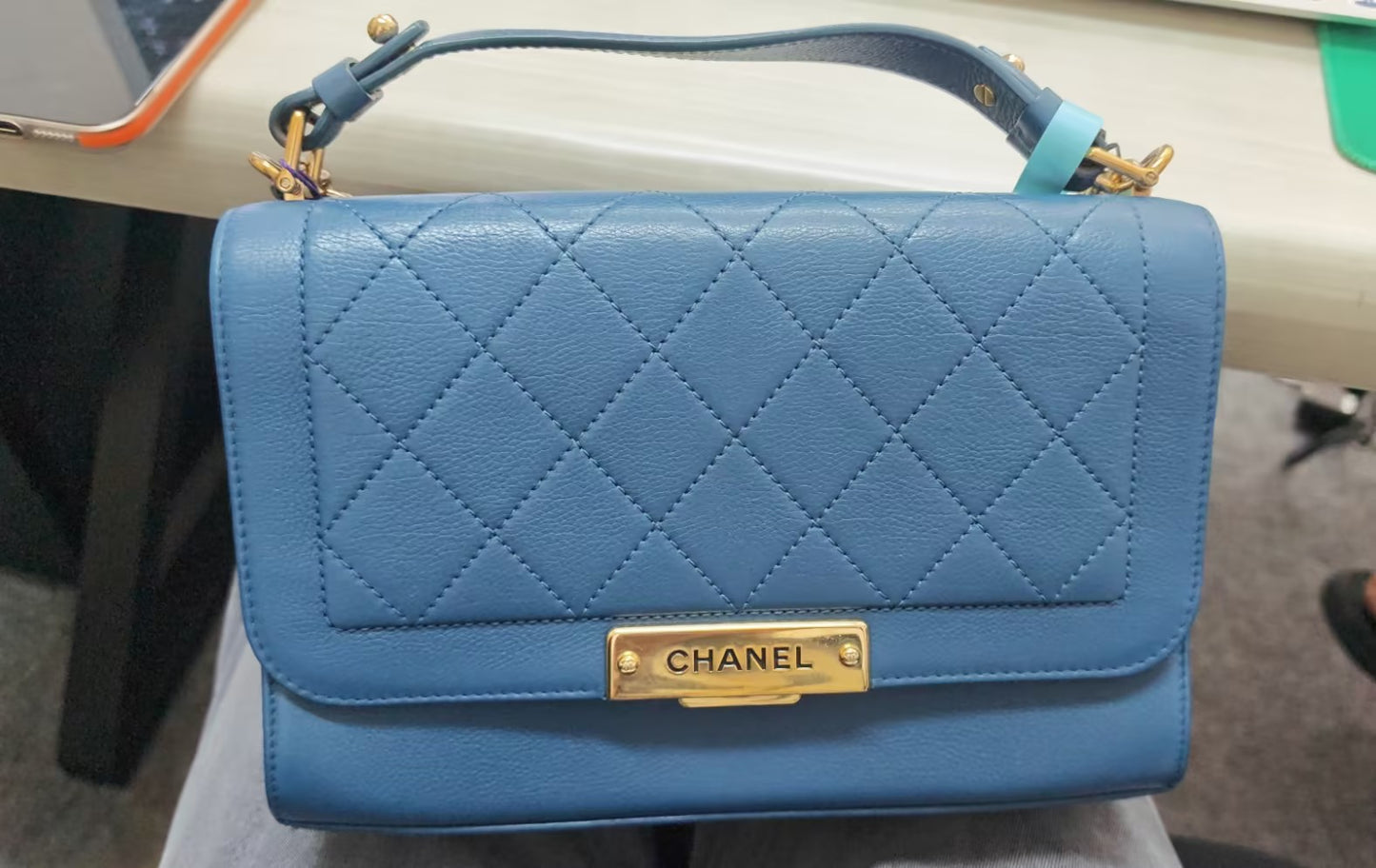 Pre-owned Chanel Blue Calfskin Shoulder Bag 13975112