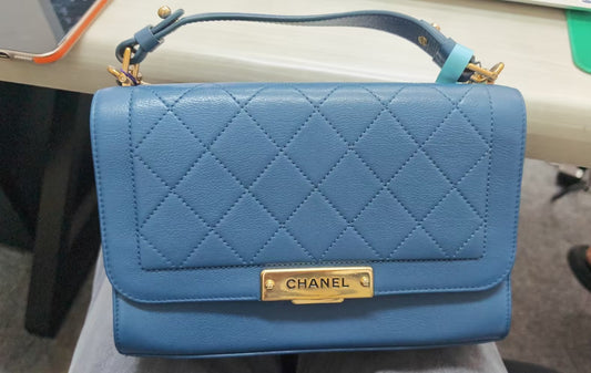 Pre-owned Chanel Blue Calfskin Shoulder Bag 13975112