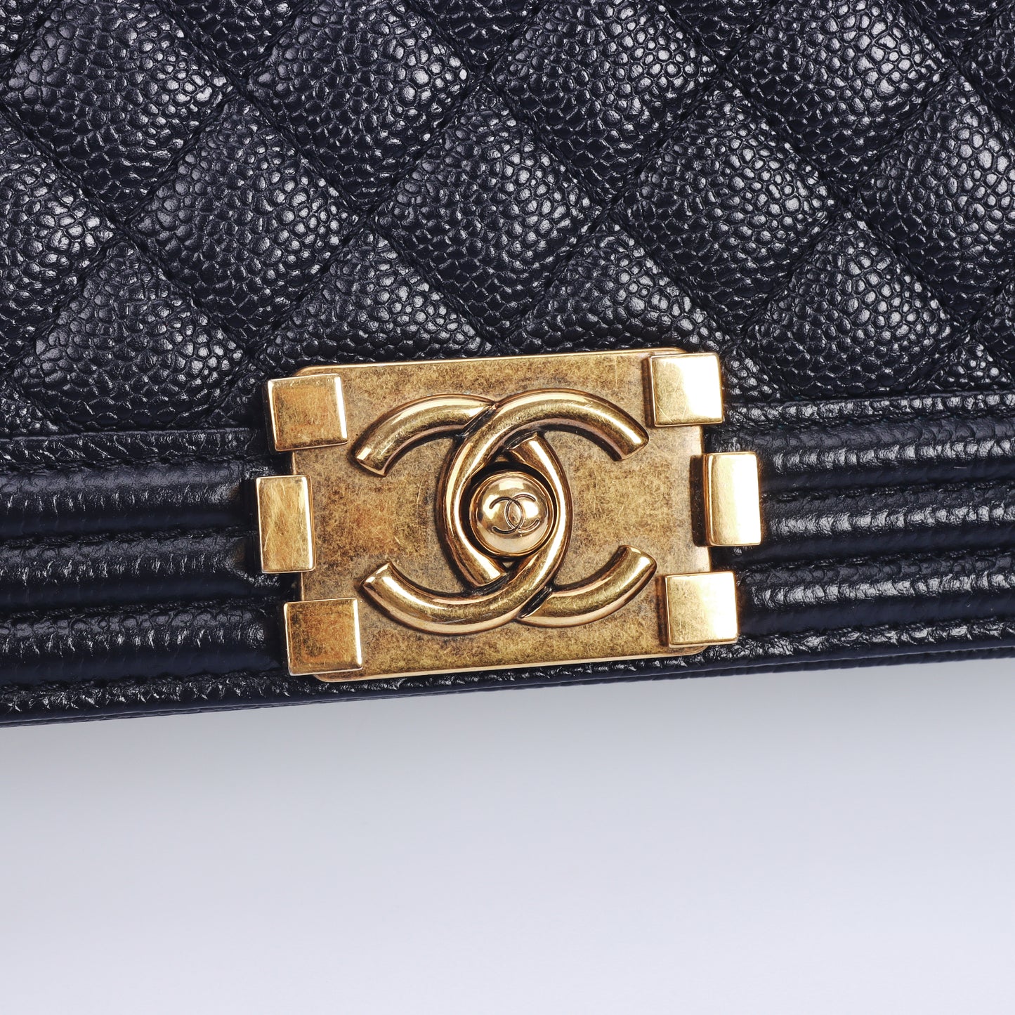 Pre-Owned Chanel Medium Size Boy Black Quilted Calfskin Crossbody Bag 40214389
