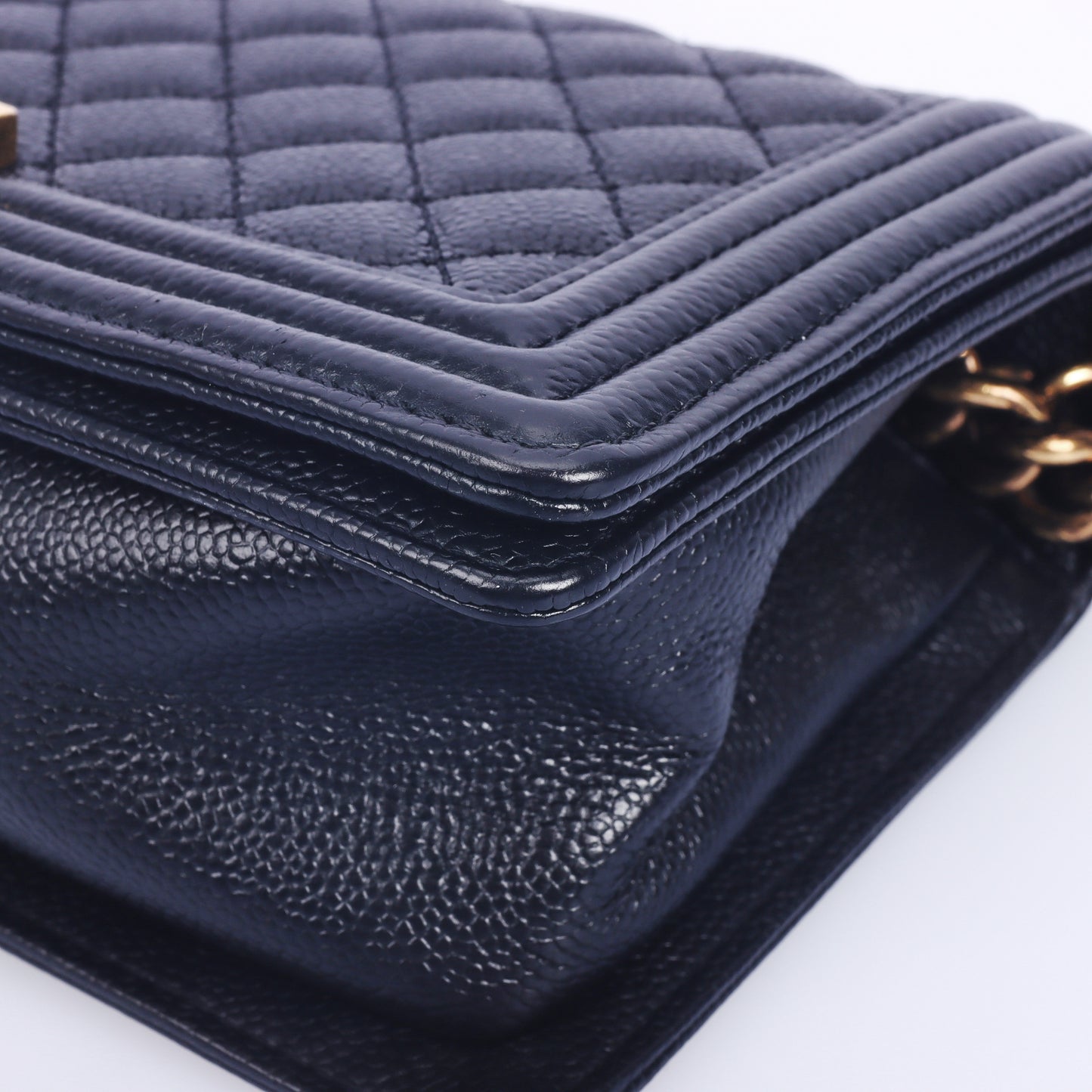 Pre-Owned Chanel Medium Size Boy Black Quilted Calfskin Crossbody Bag 40214389