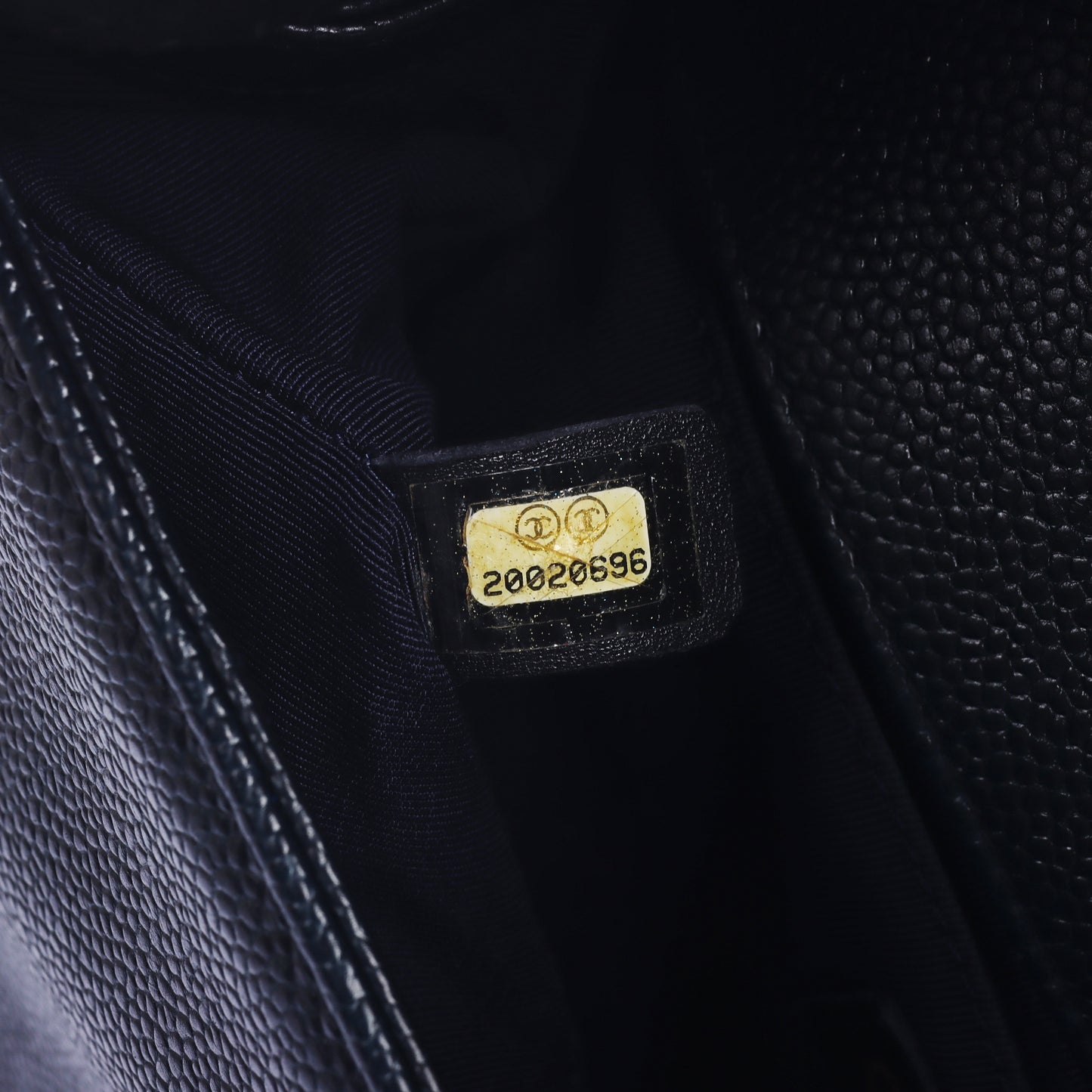 Pre-Owned Chanel Medium Size Boy Black Quilted Calfskin Crossbody Bag 40214389