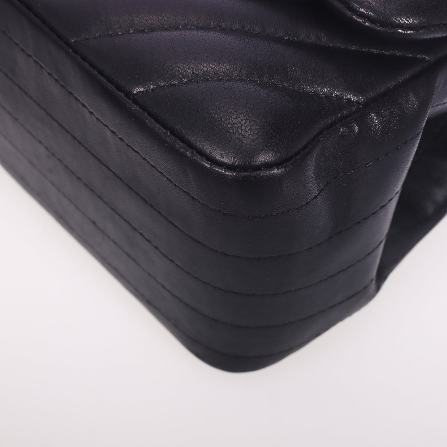 Pre-Owned Chanel Classic Flap Jumbo Black Chevron Lambskin Shoulder Bag 42938976