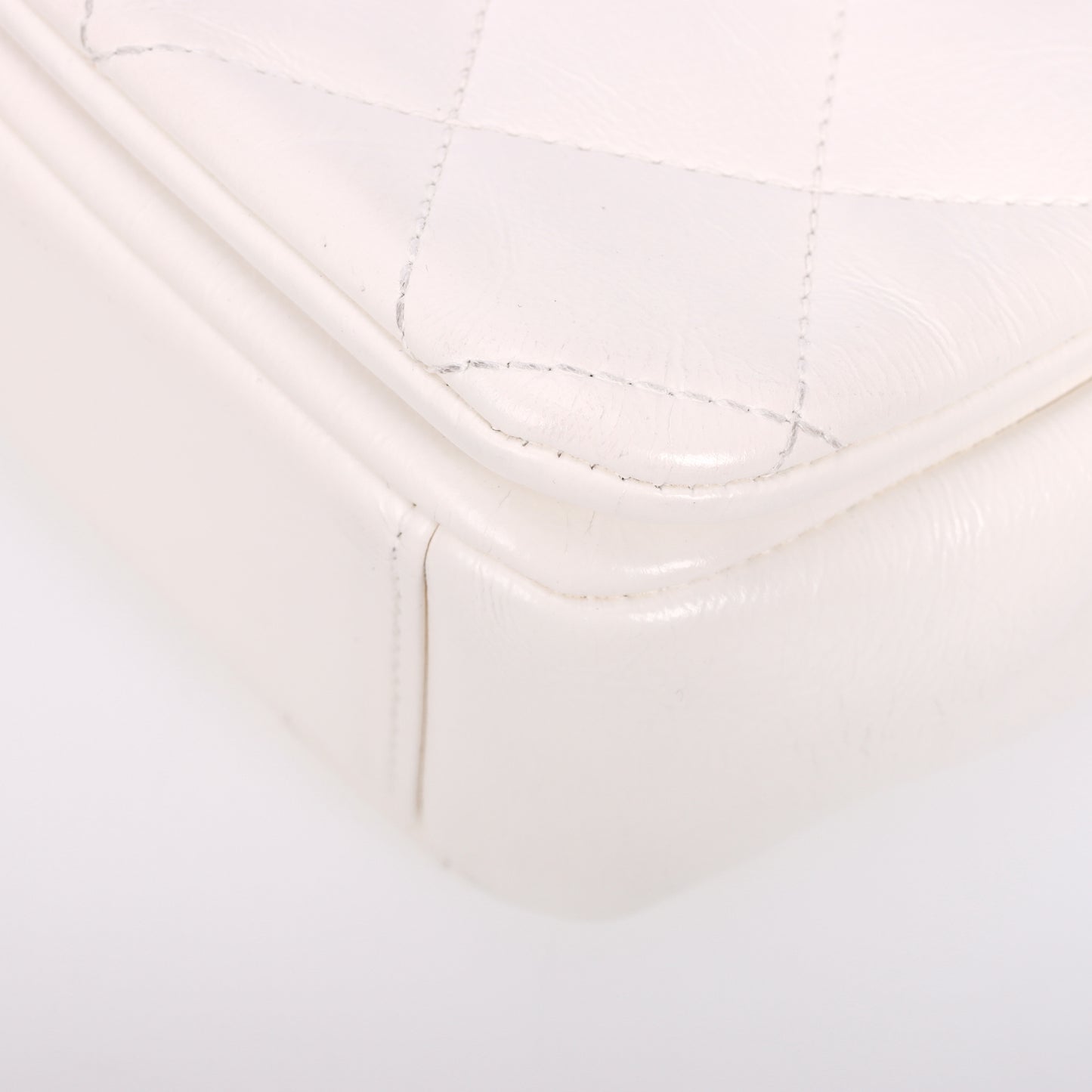 Pre-Owned Chanel 19 Flap White Quilted Leather Shoulder Bag 45258572 c