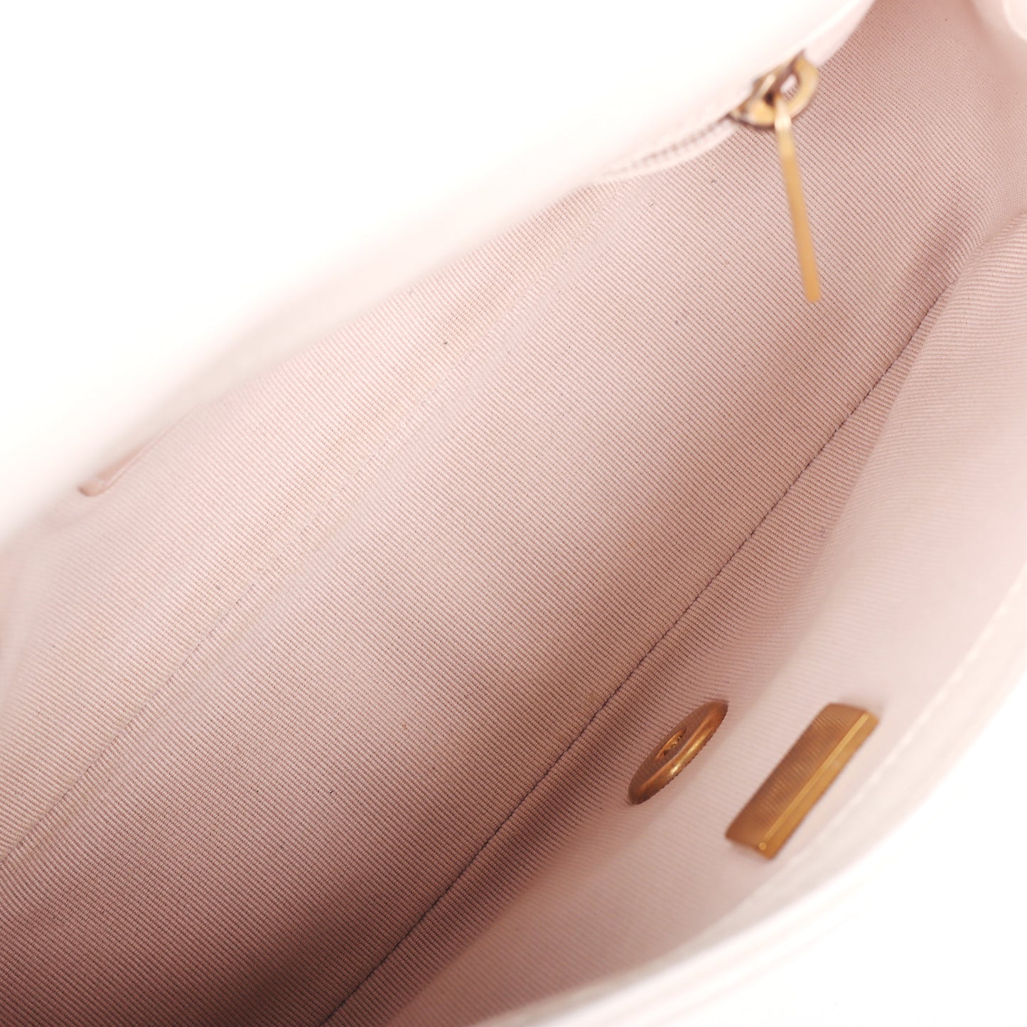 Pre-Owned Chanel 19 Flap White Quilted Leather Shoulder Bag 45258572 c