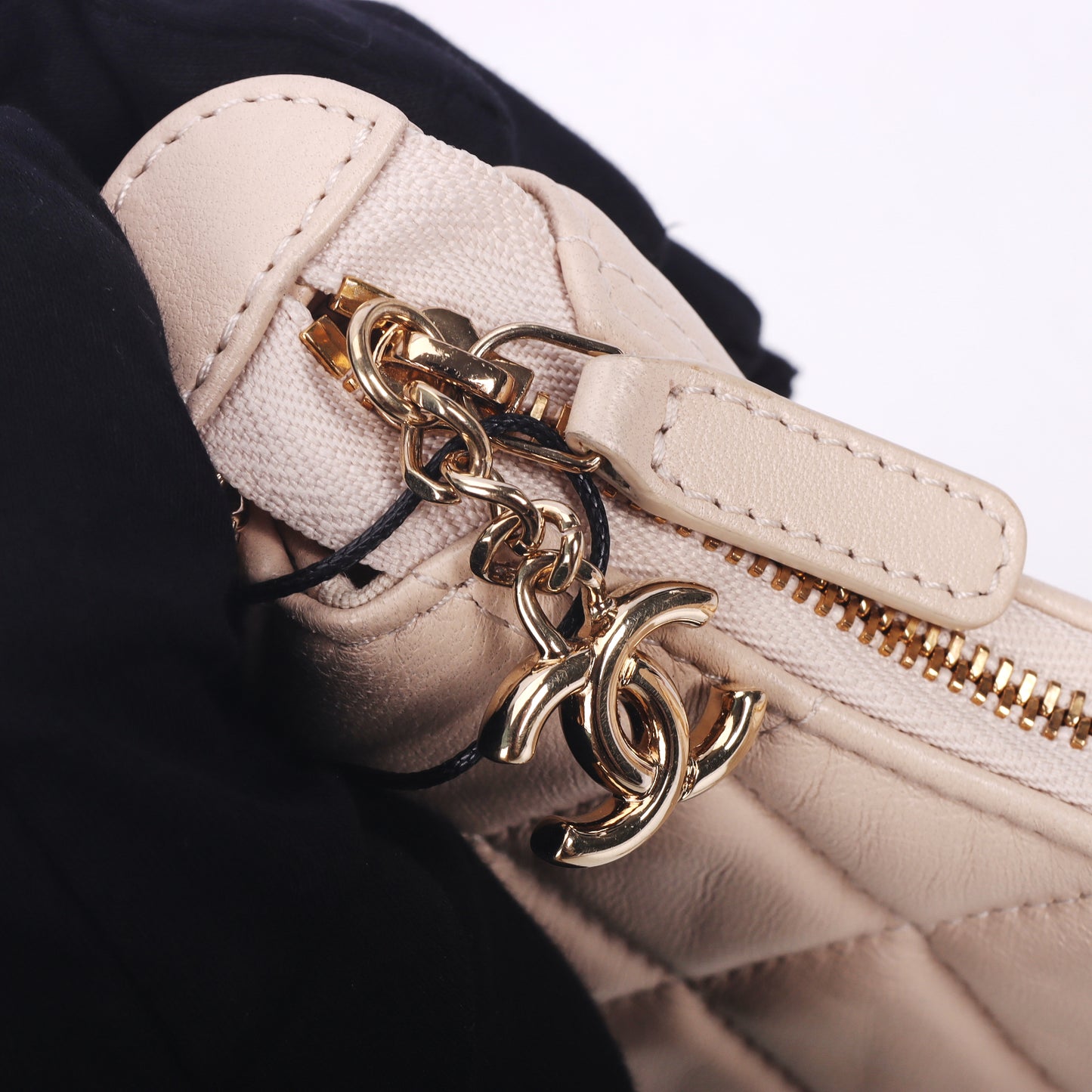 Pre-Owned Chanel Beige Quilted Lambskin Leather Shoulder Bag 45706057