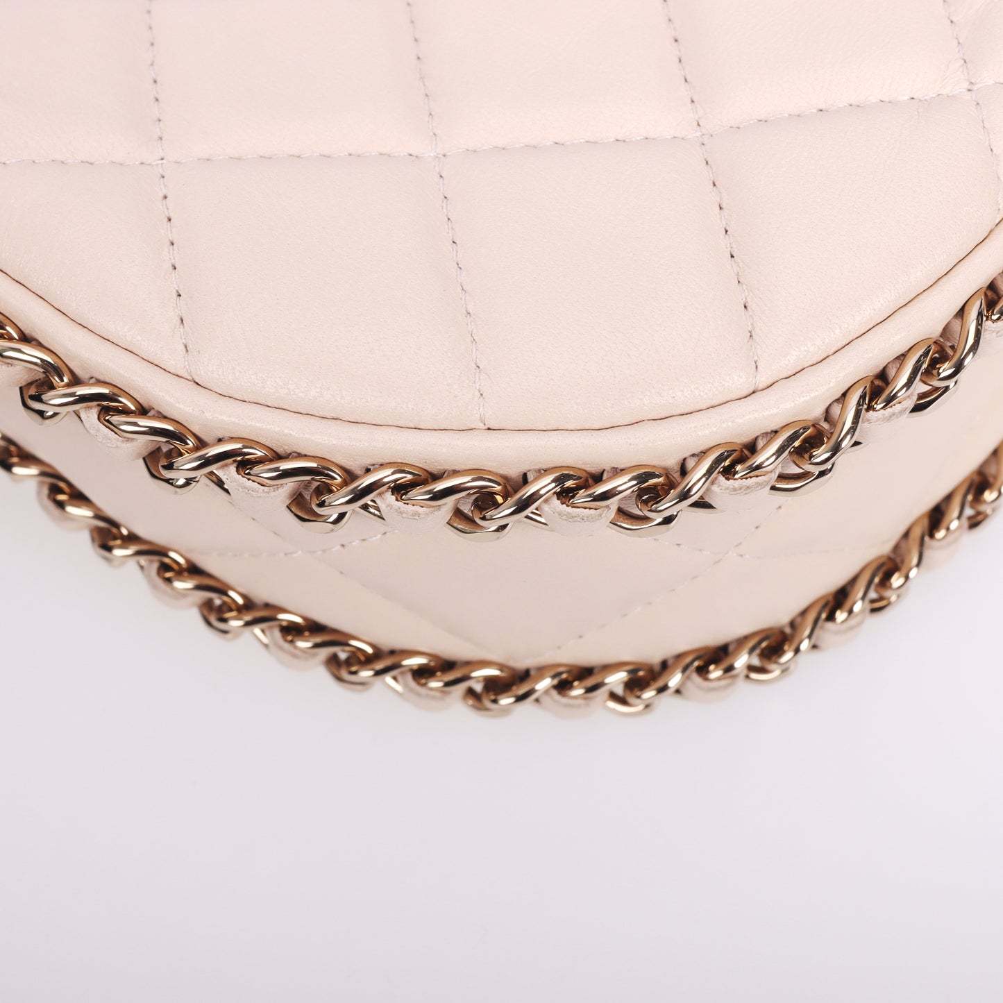 Pre-Owned Chanel Beige Quilted Lambskin Leather Shoulder Bag 45706057