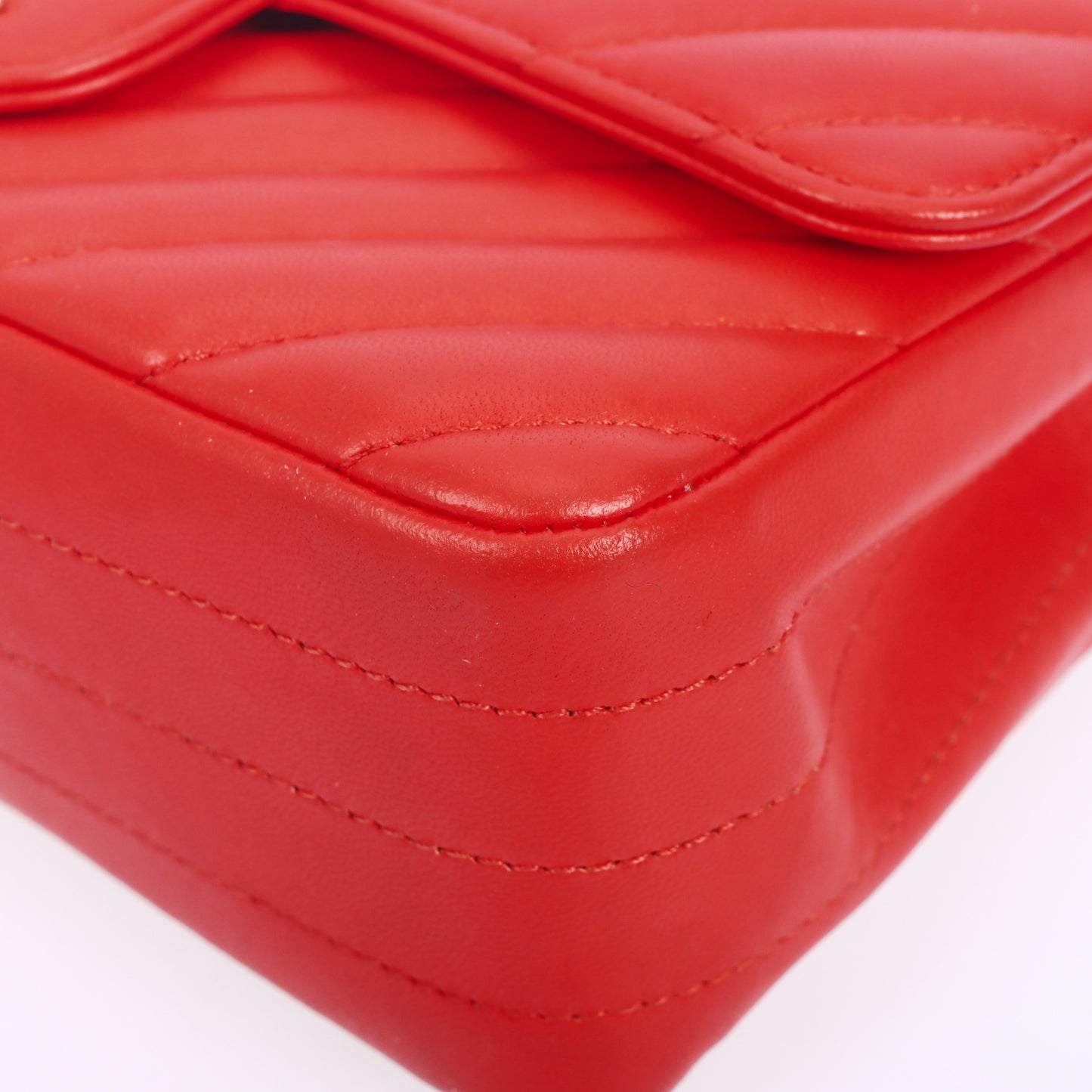 Pre-Owned Chanel Classic Flap Orange-Red Chevron Lambskin Leather Shoulder Bag 46107071