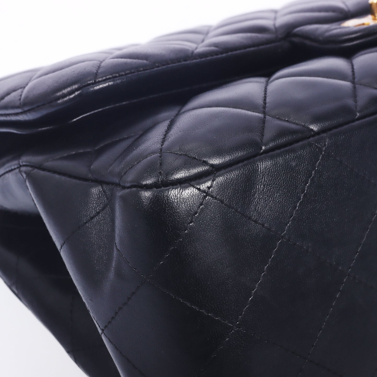 Pre-Owned Chanel Classic Flap Medium Black Quilted Leather Shoulder Bag 48021791